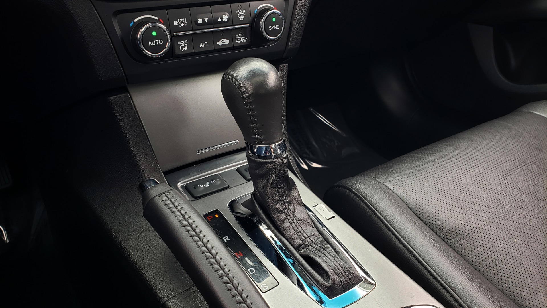Used 2013 Acura ILX TECH PKG / SUNROOF / NAV / DUAL-ZONE A/C / REARVIEW for sale Sold at Formula Imports in Charlotte NC 28227 44