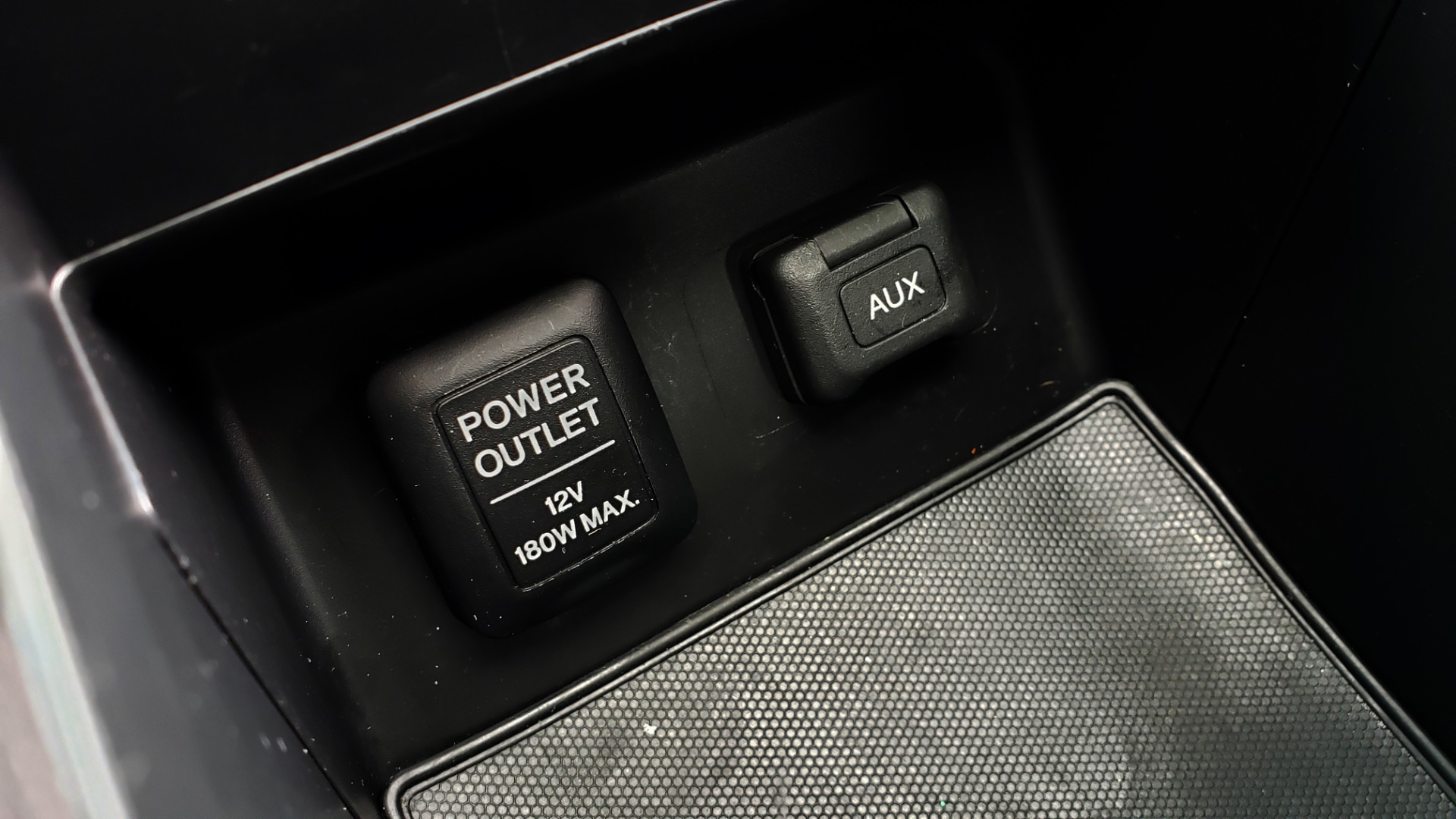 Used 2013 Acura ILX TECH PKG / SUNROOF / NAV / DUAL-ZONE A/C / REARVIEW for sale Sold at Formula Imports in Charlotte NC 28227 51