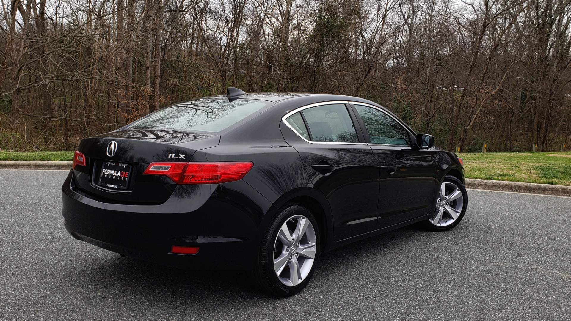 Used 2013 Acura ILX TECH PKG / SUNROOF / NAV / DUAL-ZONE A/C / REARVIEW for sale Sold at Formula Imports in Charlotte NC 28227 6