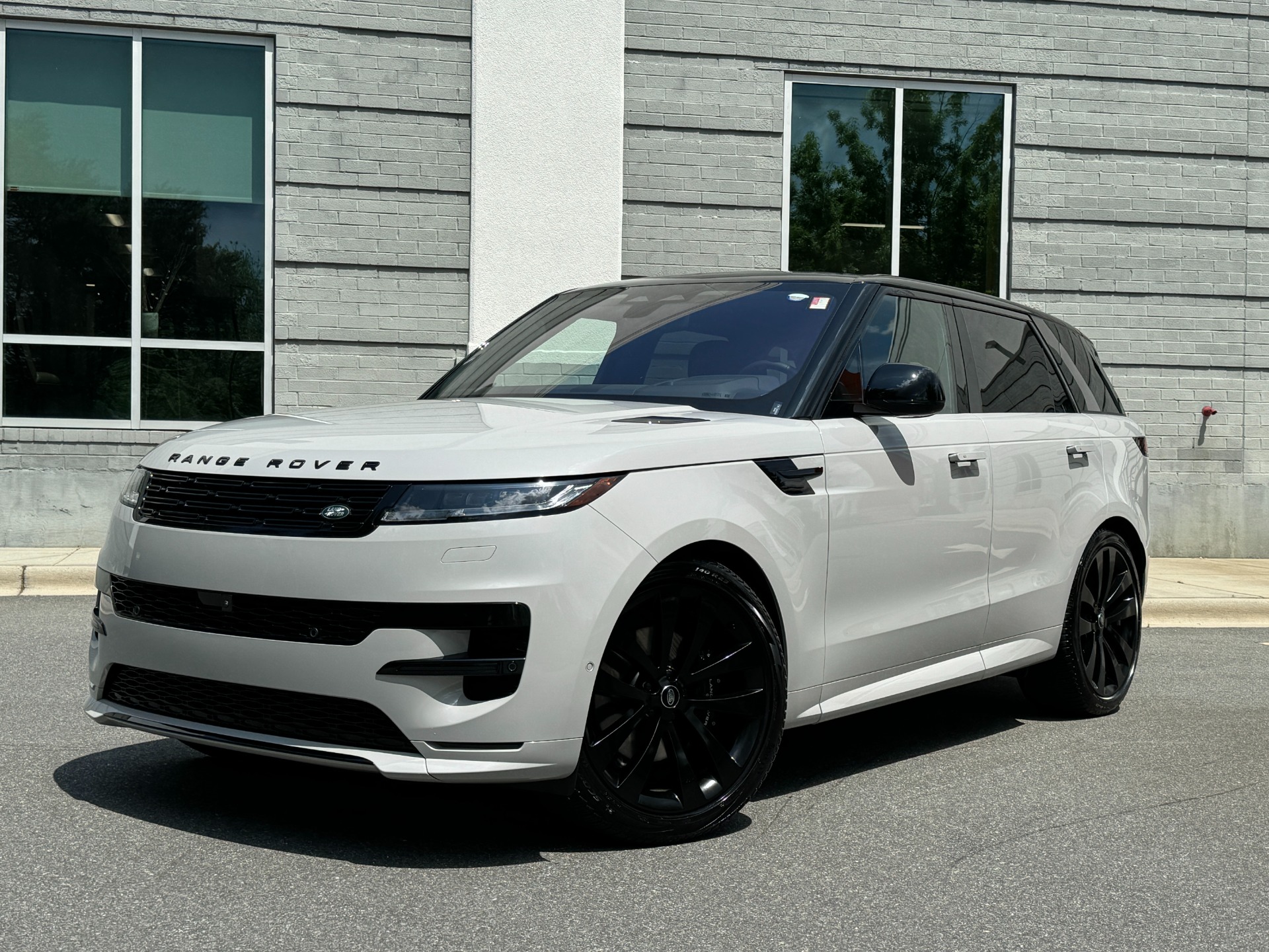 Used 2023 Land Rover Range Rover Sport SE Dynamic HOT & COLD