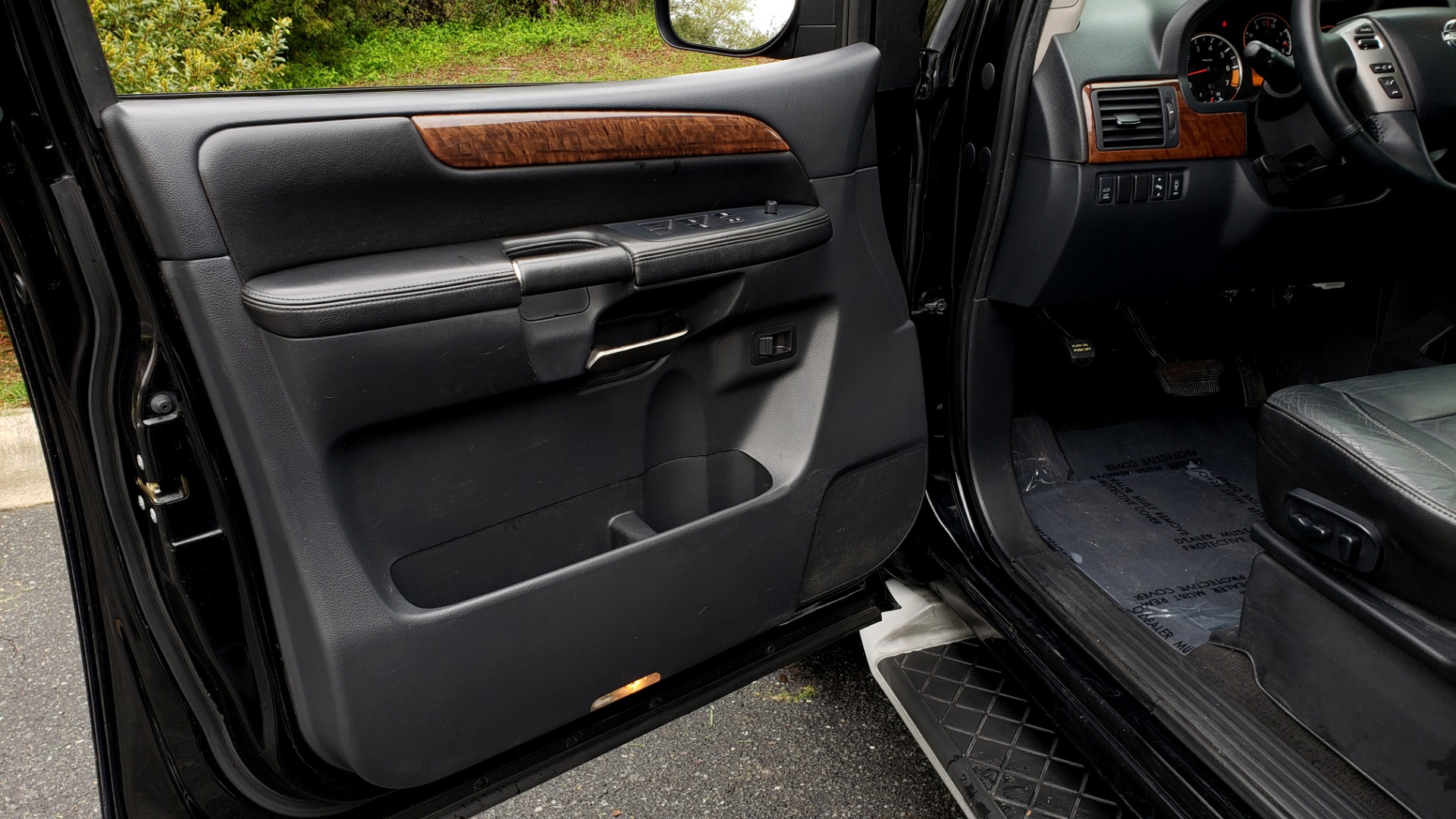 Used 2013 Nissan ARMADA SL 4WD / 5.6L V8 / NAV / SUNROOF / 3-ROW / REARVIEW for sale Sold at Formula Imports in Charlotte NC 28227 34