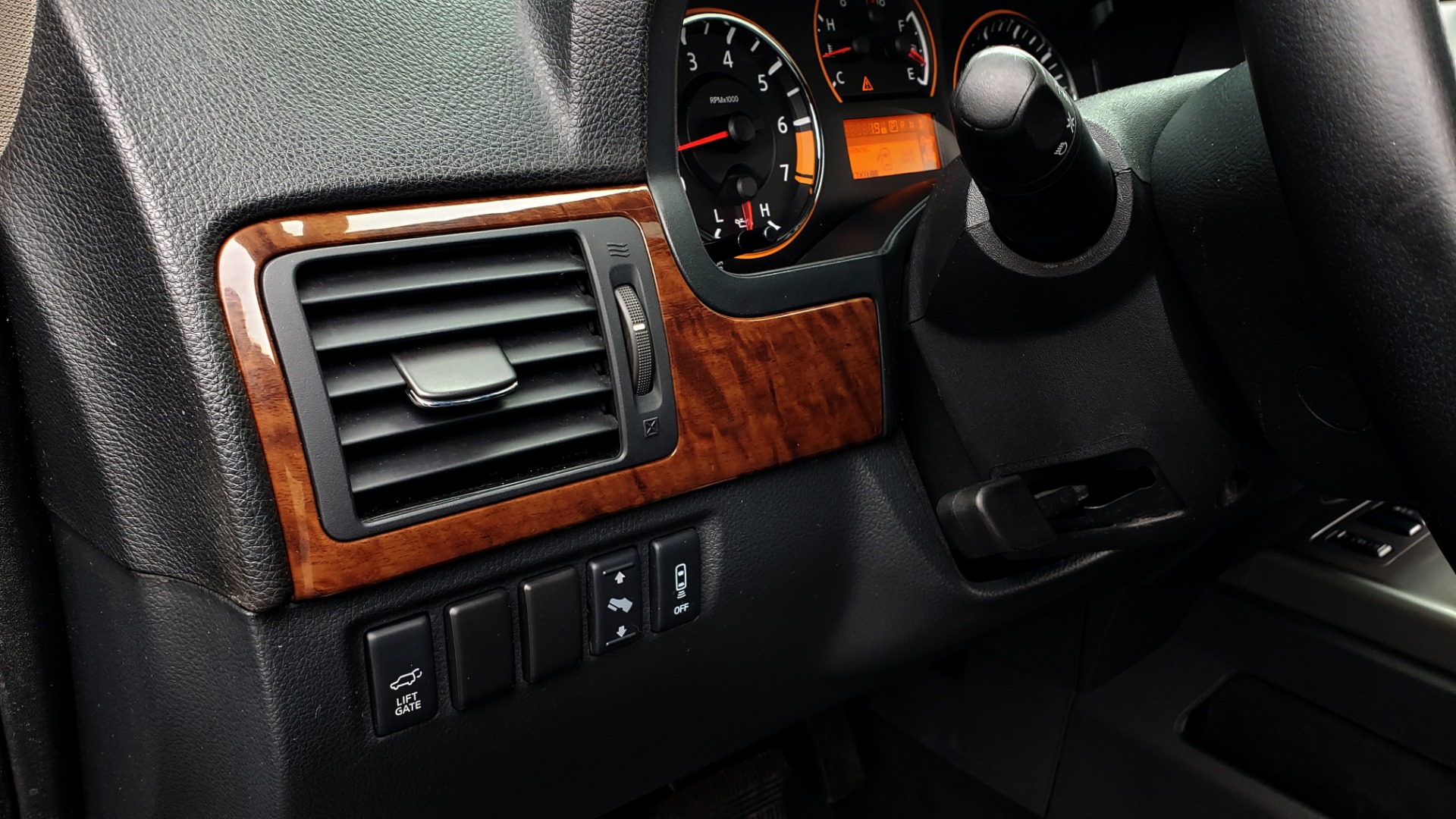 Used 2013 Nissan ARMADA SL 4WD / 5.6L V8 / NAV / SUNROOF / 3-ROW / REARVIEW for sale Sold at Formula Imports in Charlotte NC 28227 40