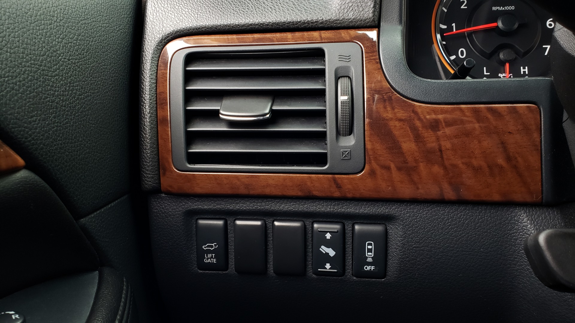 Used 2013 Nissan ARMADA SL 4WD / 5.6L V8 / NAV / SUNROOF / 3-ROW / REARVIEW for sale Sold at Formula Imports in Charlotte NC 28227 41