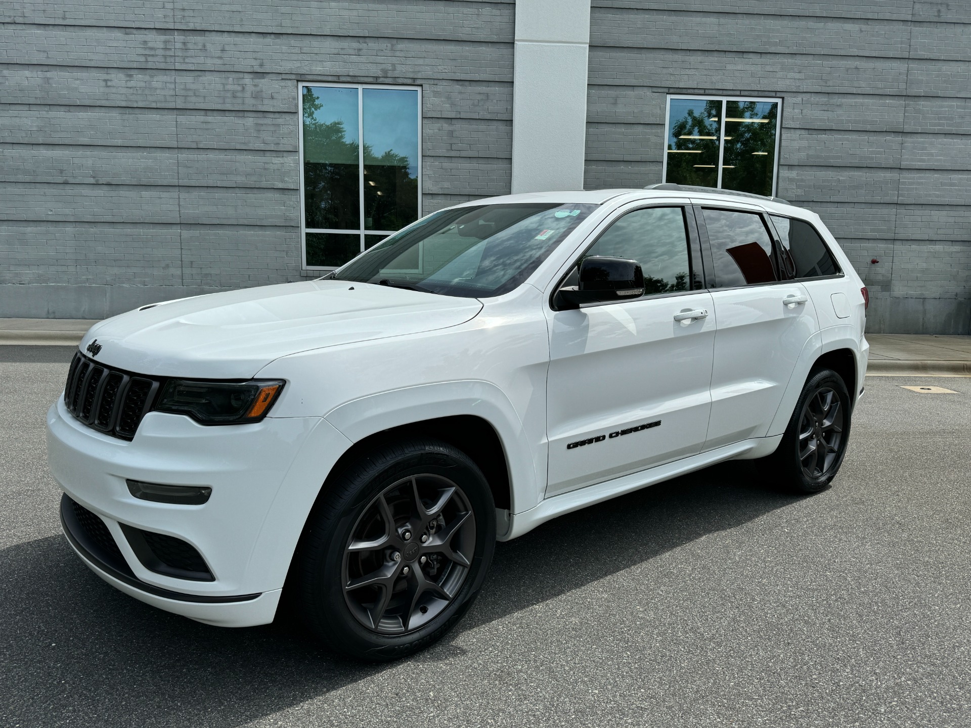Used 2020 Jeep Grand Cherokee Limited X PANORAMIC SUNROOF / LEATHER / 20IN WHEELS for sale Sold at Formula Imports in Charlotte NC 28227 4