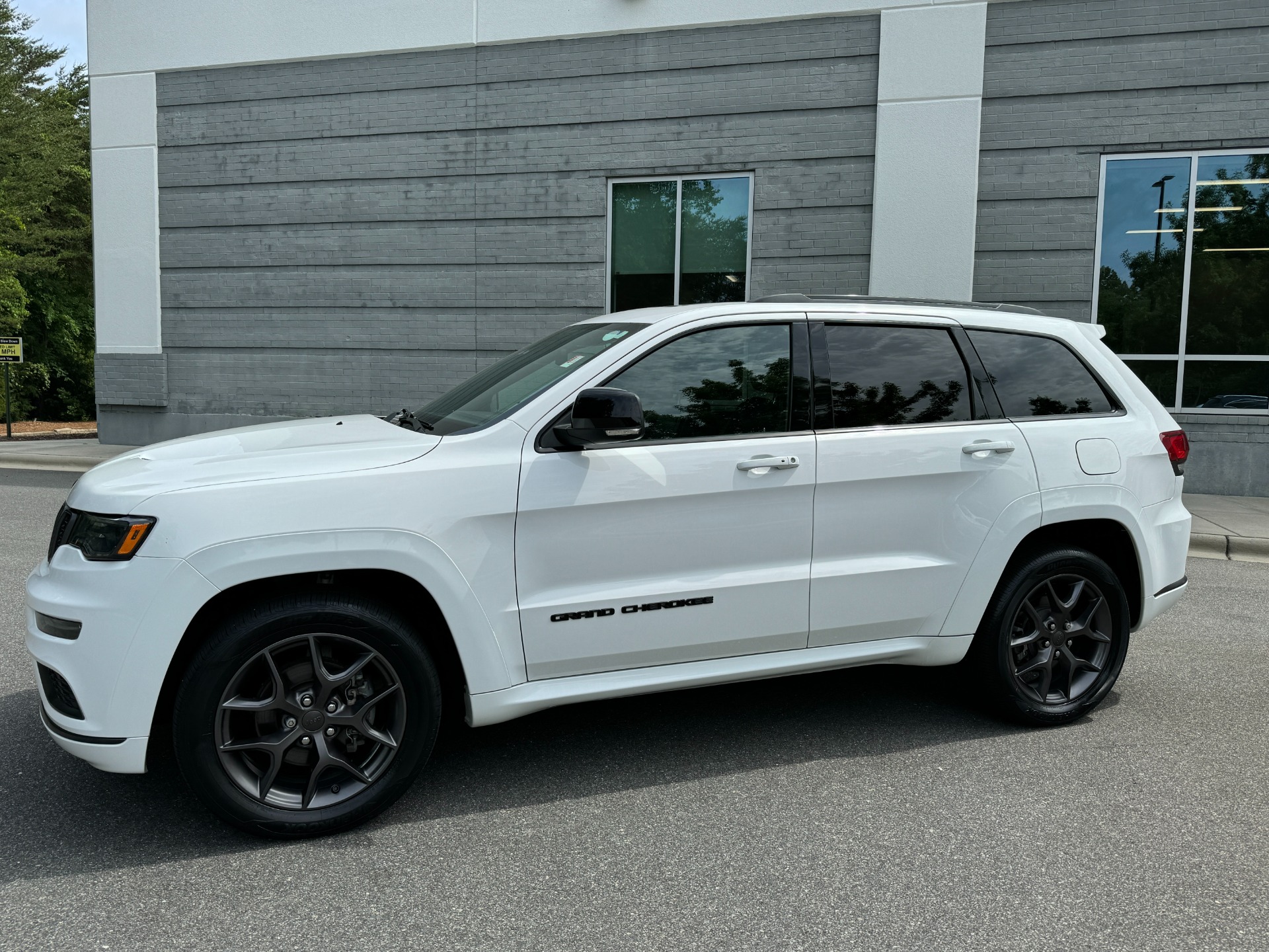 Used 2020 Jeep Grand Cherokee Limited X PANORAMIC SUNROOF / LEATHER / 20IN WHEELS for sale Sold at Formula Imports in Charlotte NC 28227 5