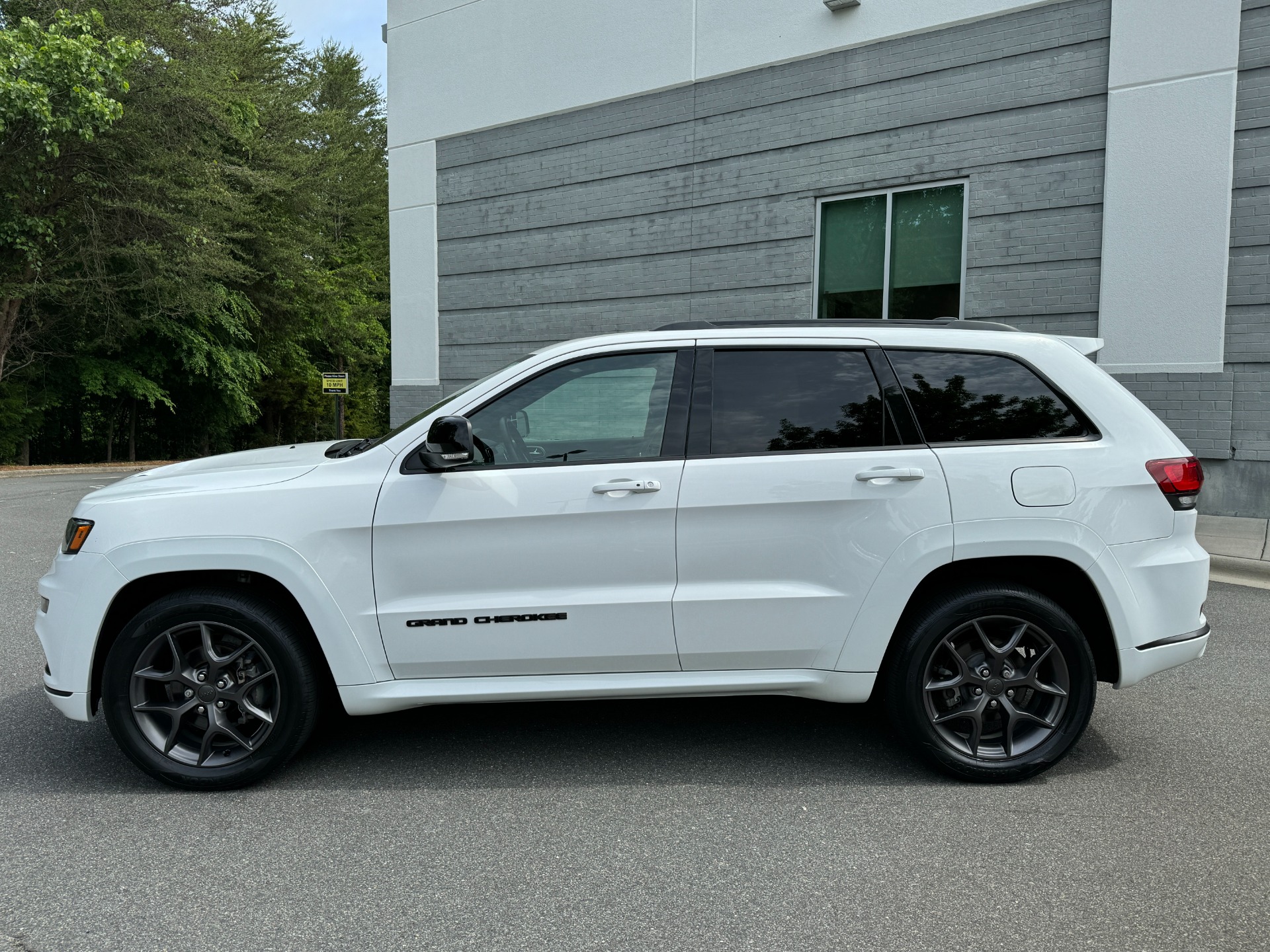 Used 2020 Jeep Grand Cherokee Limited X PANORAMIC SUNROOF / LEATHER / 20IN WHEELS for sale Sold at Formula Imports in Charlotte NC 28227 6