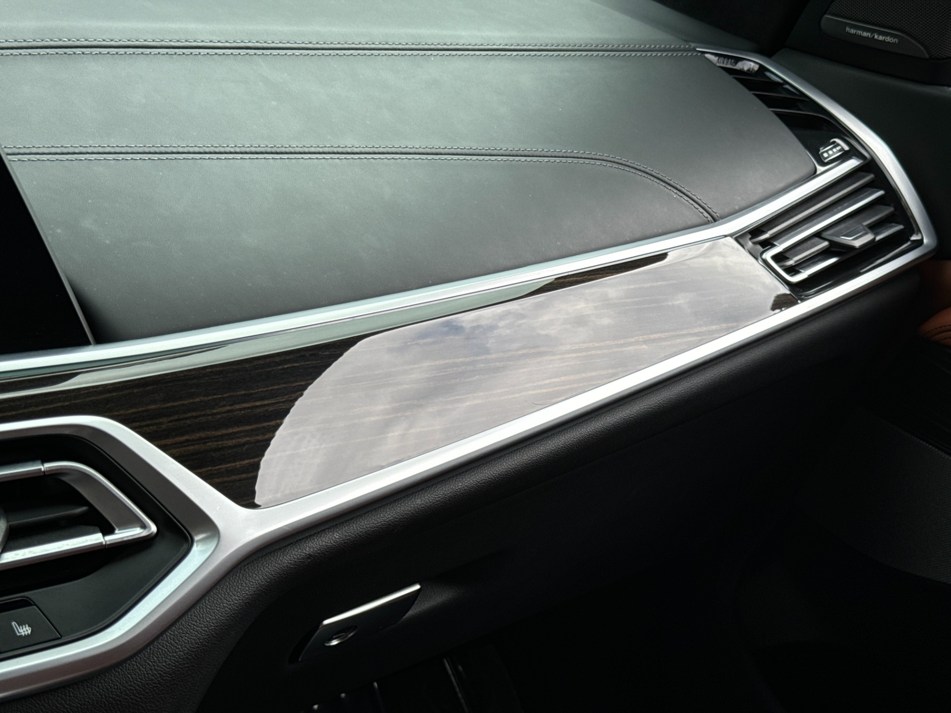Used 2021 BMW X7 M50i EXTENDED LTHR / EXEC PKG / LED PANO MOON ROOF for sale Sold at Formula Imports in Charlotte NC 28227 33