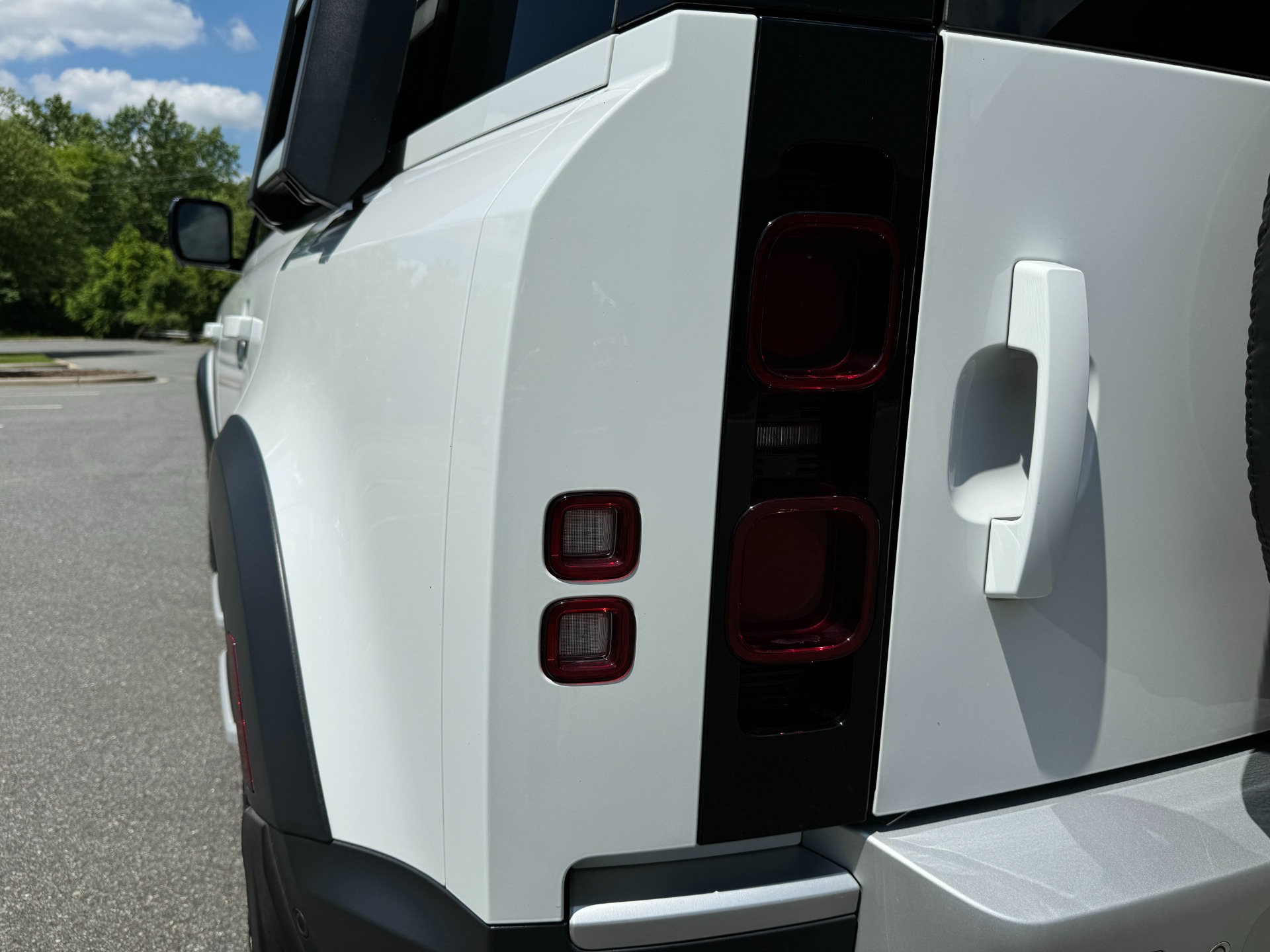 Used 2023 Land Rover Defender 110 S COLD CLIMATE PKG / OFFROAD PKG / AIR SUSP / BLACK EXT PKG for sale Sold at Formula Imports in Charlotte NC 28227 21