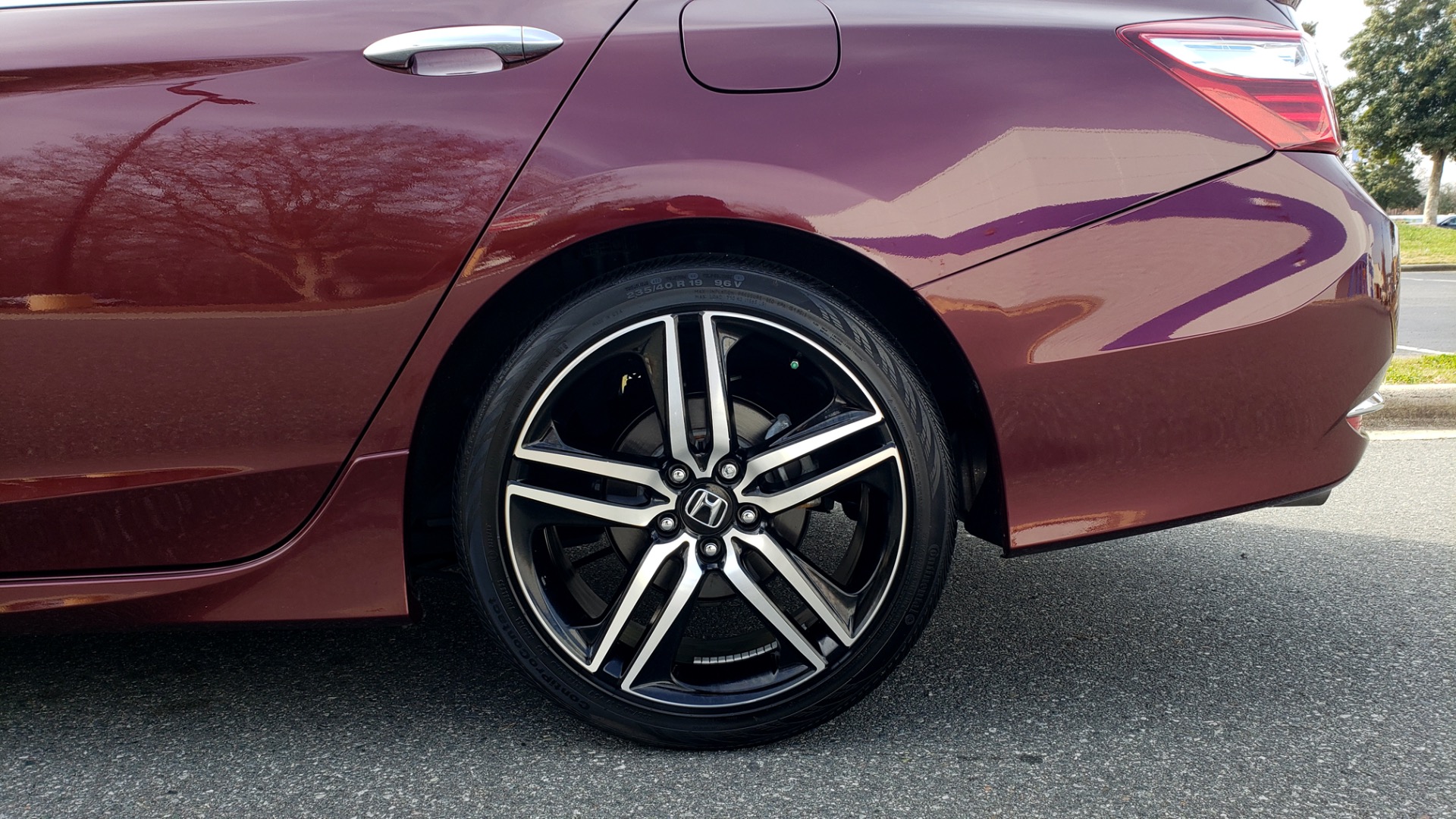 Used 2017 Honda ACCORD SEDAN SPORT / REARVIEW / / DUAL-ZONE A/C / 19IN ALLOY WHEELS for sale Sold at Formula Imports in Charlotte NC 28227 7