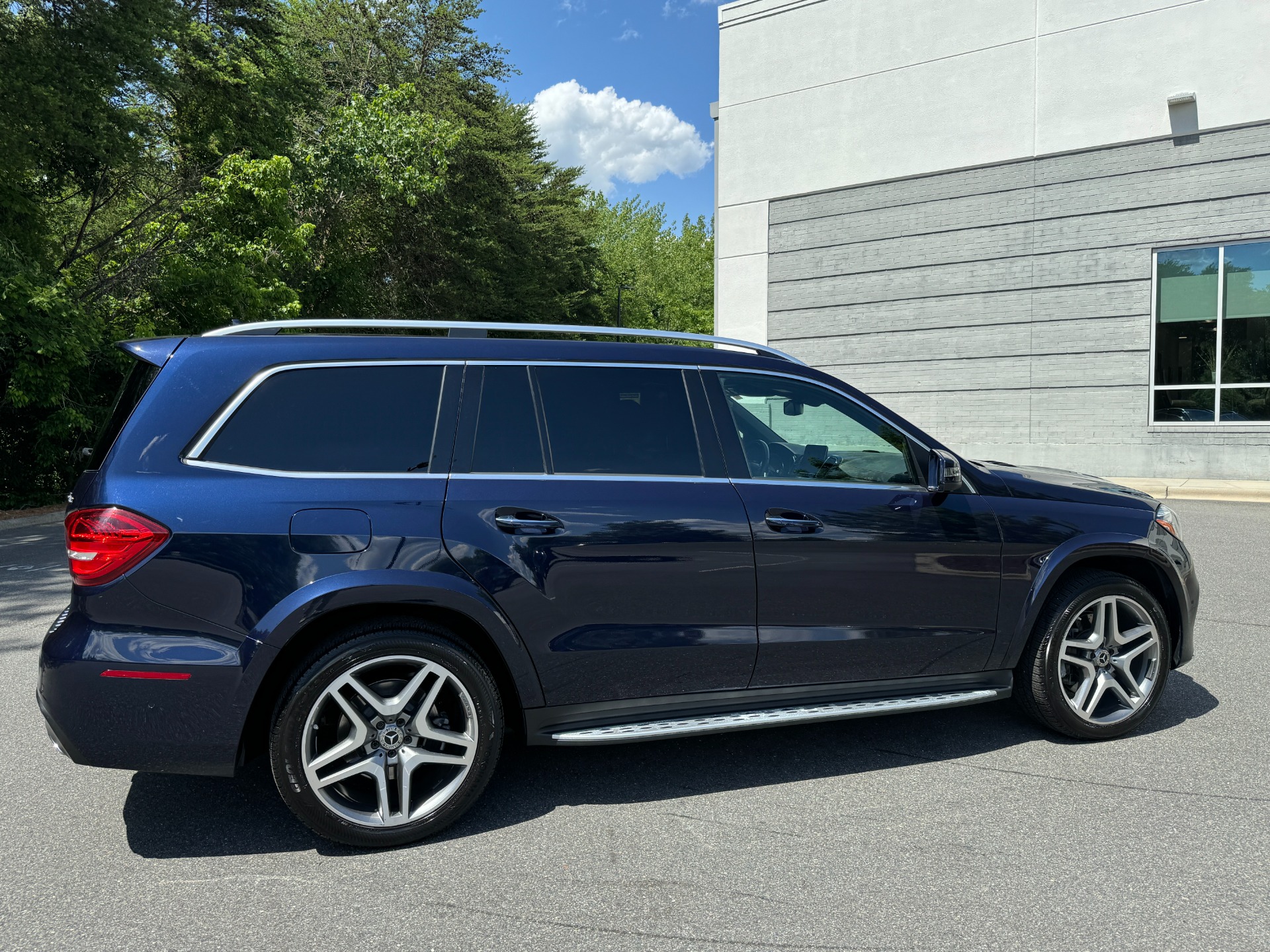 Used 2018 Mercedes-Benz GLS 550 PANORAMIC SUNROOF / HEATED & COOLED CUP HOLDERS for sale Sold at Formula Imports in Charlotte NC 28227 13