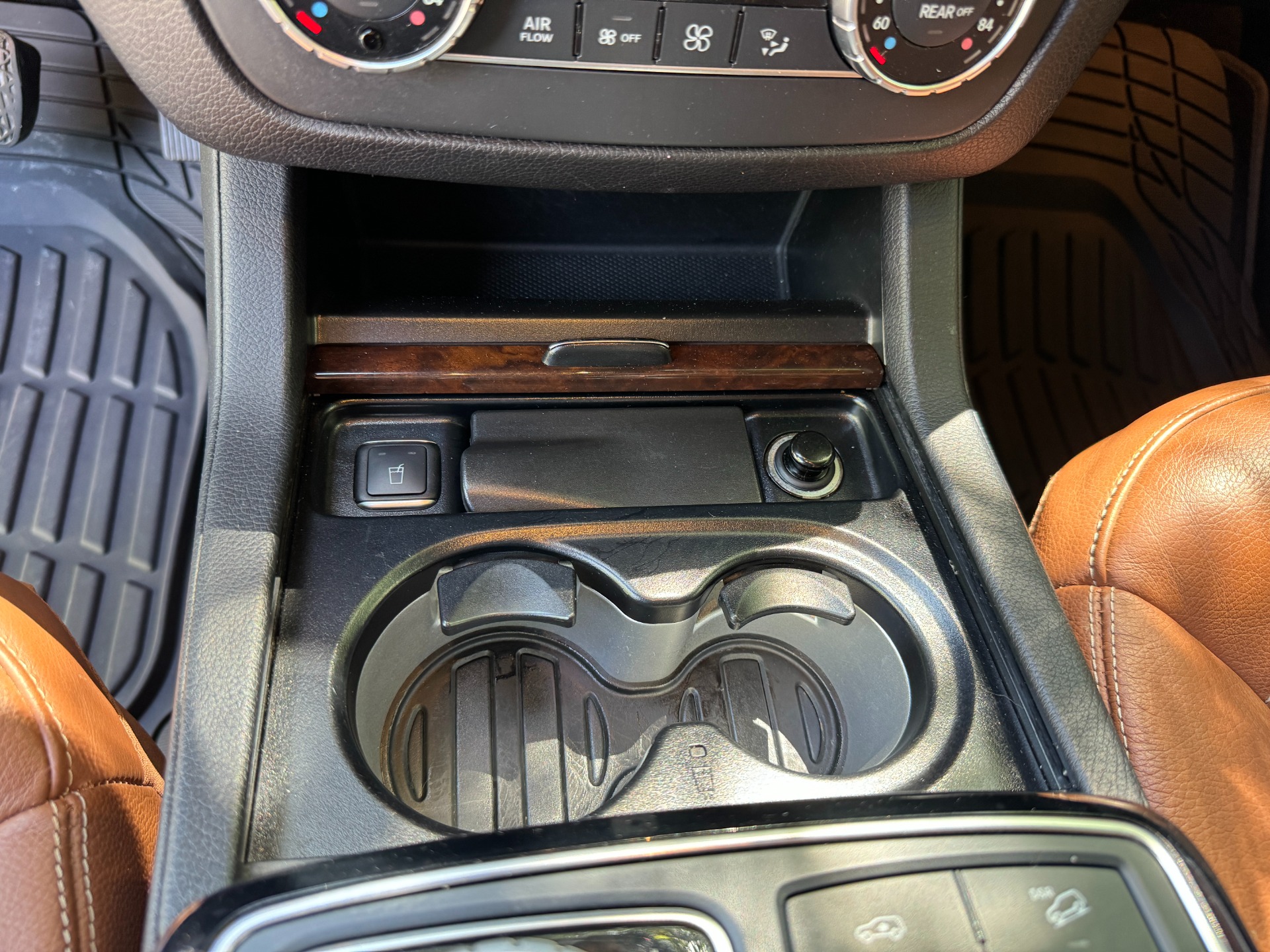 Used 2018 Mercedes-Benz GLS 550 PANORAMIC SUNROOF / HEATED & COOLED CUP HOLDERS for sale Sold at Formula Imports in Charlotte NC 28227 30