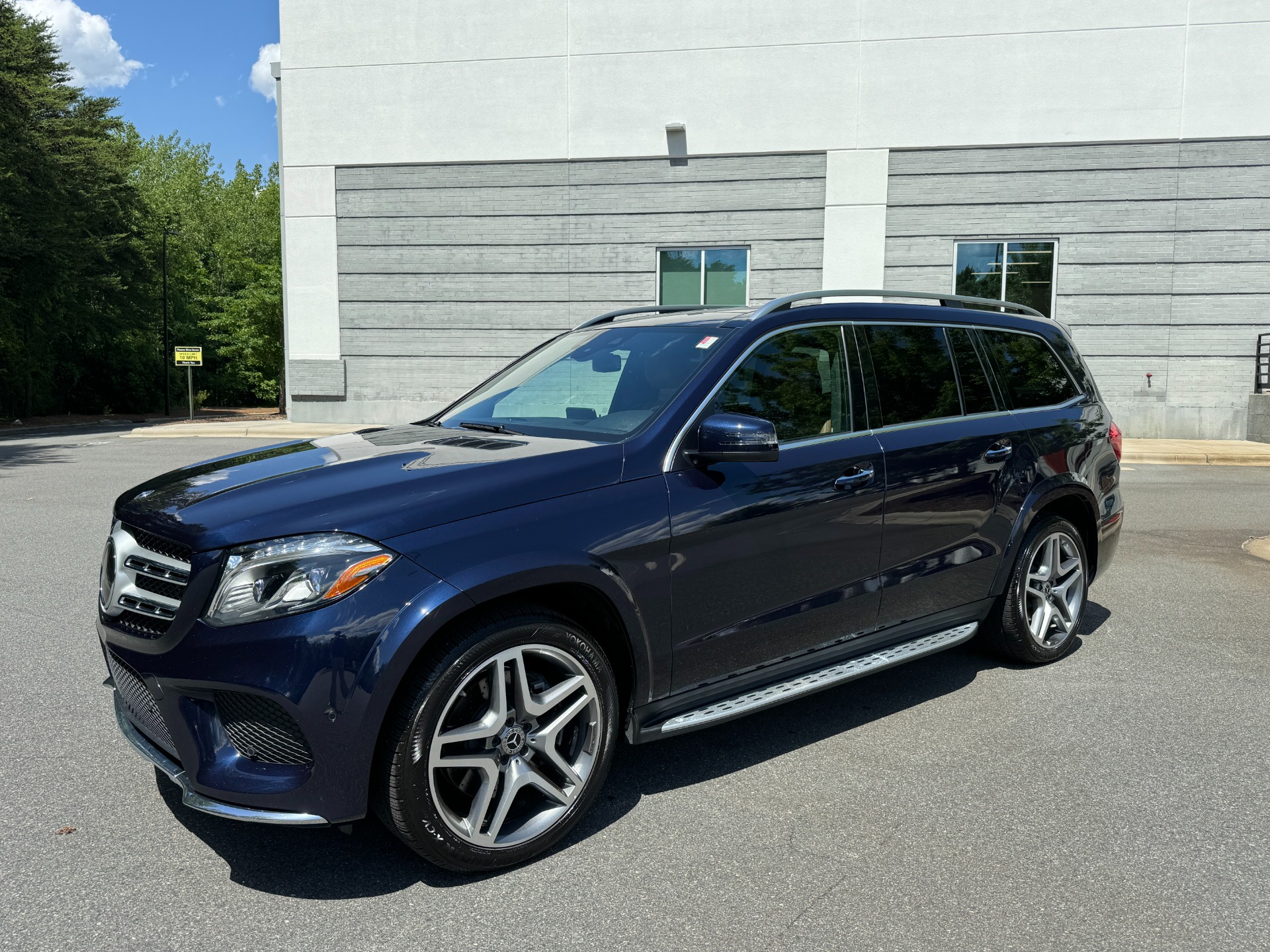 Used 2018 Mercedes-Benz GLS 550 PANORAMIC SUNROOF / HEATED & COOLED CUP HOLDERS for sale Sold at Formula Imports in Charlotte NC 28227 4