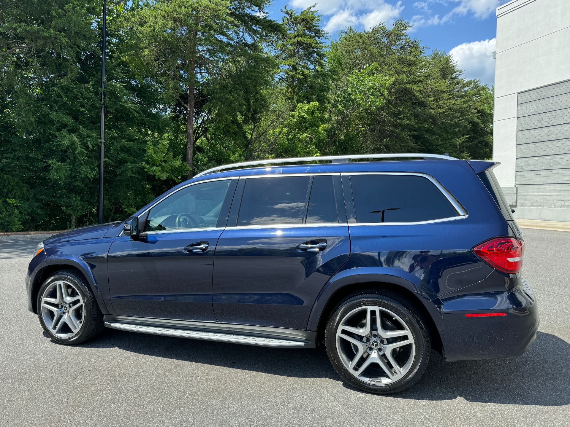 Used 2018 Mercedes-Benz GLS 550 PANORAMIC SUNROOF / HEATED & COOLED CUP HOLDERS for sale Sold at Formula Imports in Charlotte NC 28227 7