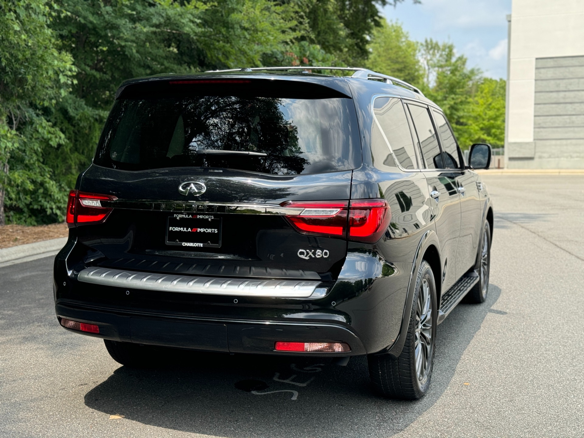 Used 2022 INFINITI QX80 LUXE PREMIUM SELECT INTERIOR / CARGO PKG / ALL SEASON PKG for sale Sold at Formula Imports in Charlotte NC 28227 11