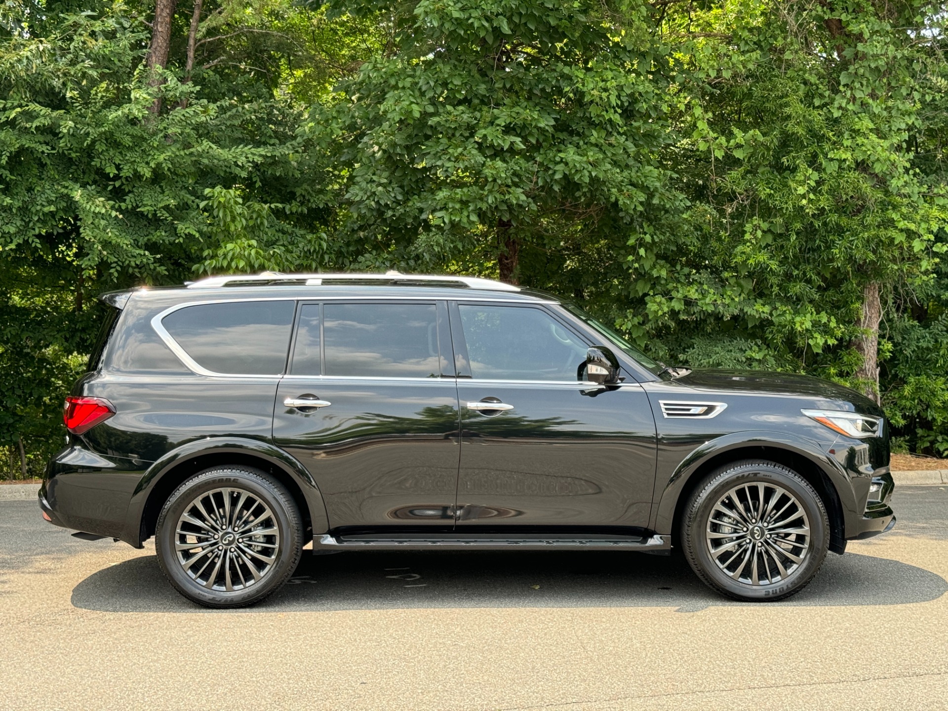 Used 2022 INFINITI QX80 LUXE PREMIUM SELECT INTERIOR / CARGO PKG / ALL SEASON PKG for sale Sold at Formula Imports in Charlotte NC 28227 14