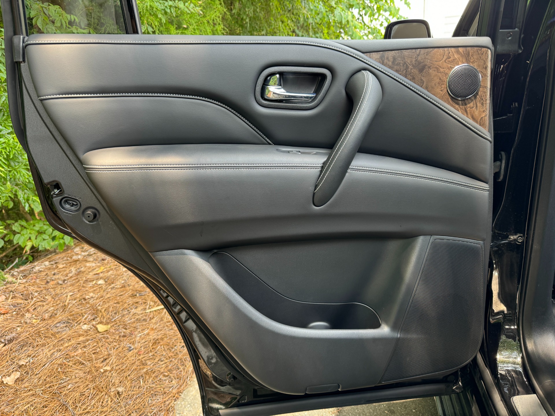 Used 2022 INFINITI QX80 LUXE PREMIUM SELECT INTERIOR / CARGO PKG / ALL SEASON PKG for sale Sold at Formula Imports in Charlotte NC 28227 34