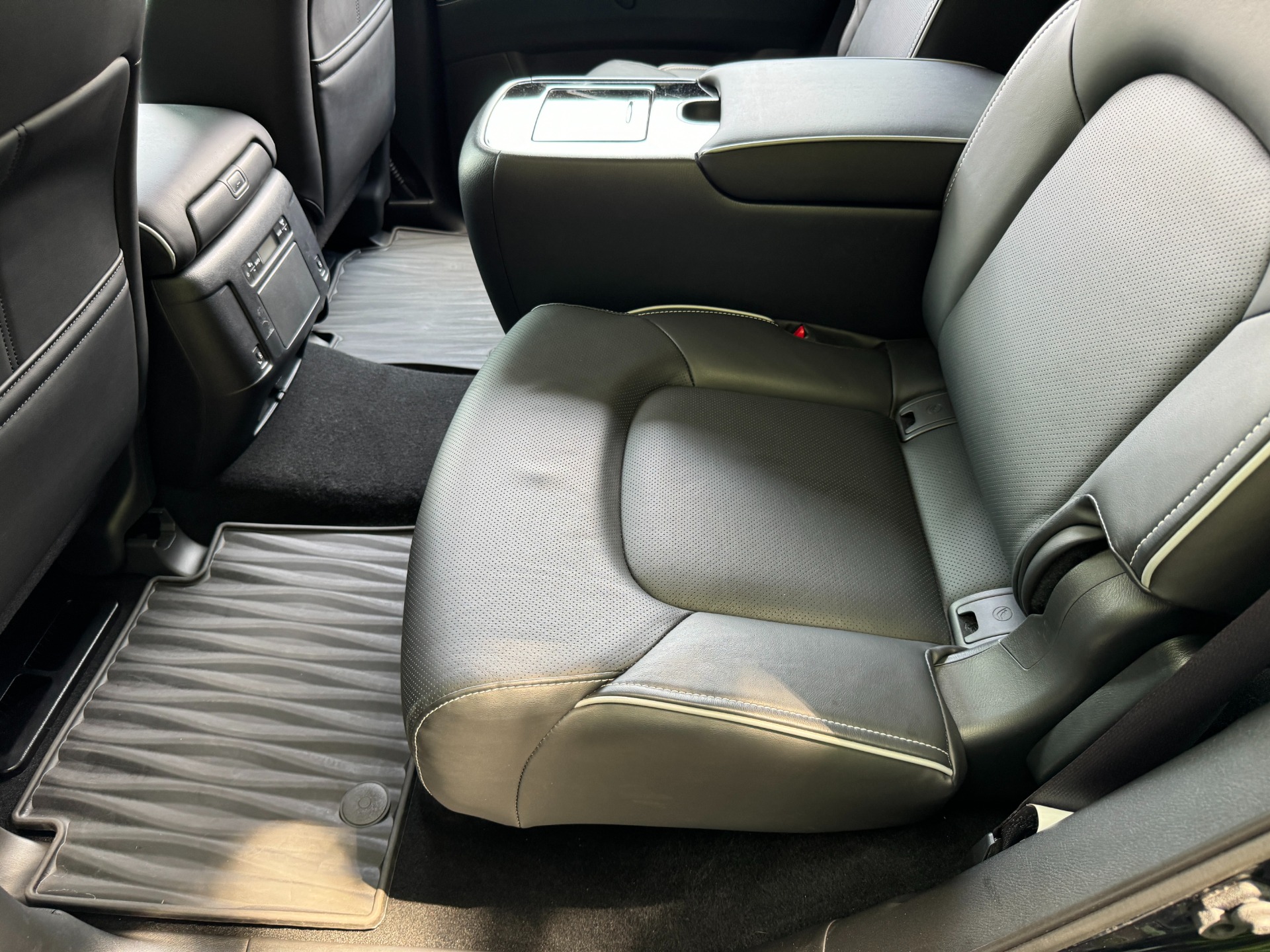 Used 2022 INFINITI QX80 LUXE PREMIUM SELECT INTERIOR / CARGO PKG / ALL SEASON PKG for sale Sold at Formula Imports in Charlotte NC 28227 38