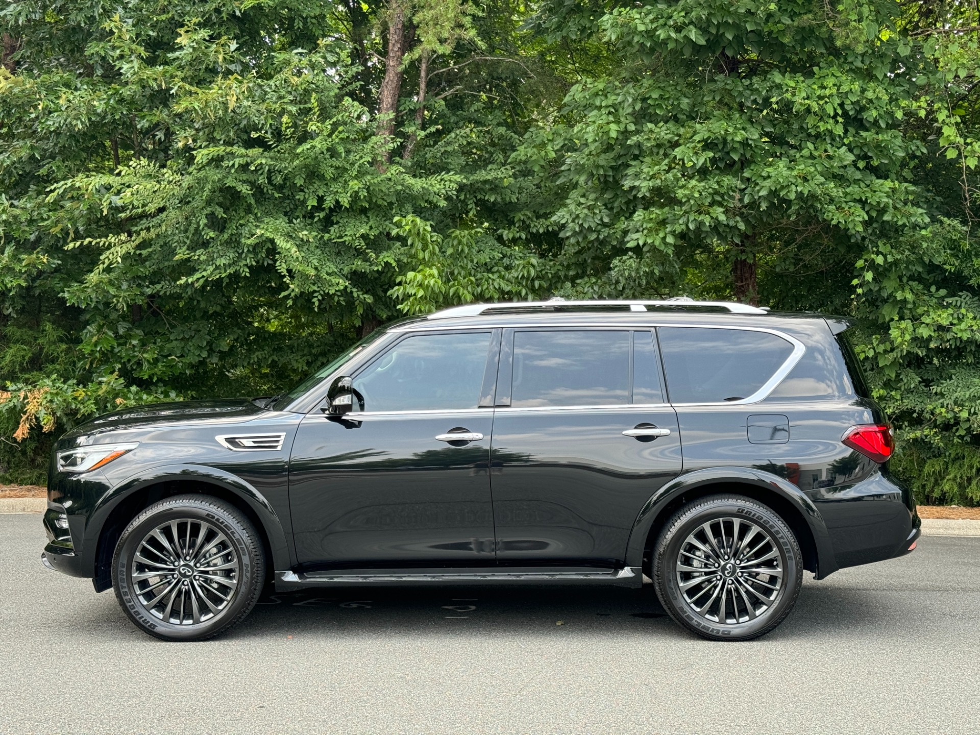 Used 2022 INFINITI QX80 LUXE PREMIUM SELECT INTERIOR / CARGO PKG / ALL SEASON PKG for sale Sold at Formula Imports in Charlotte NC 28227 6