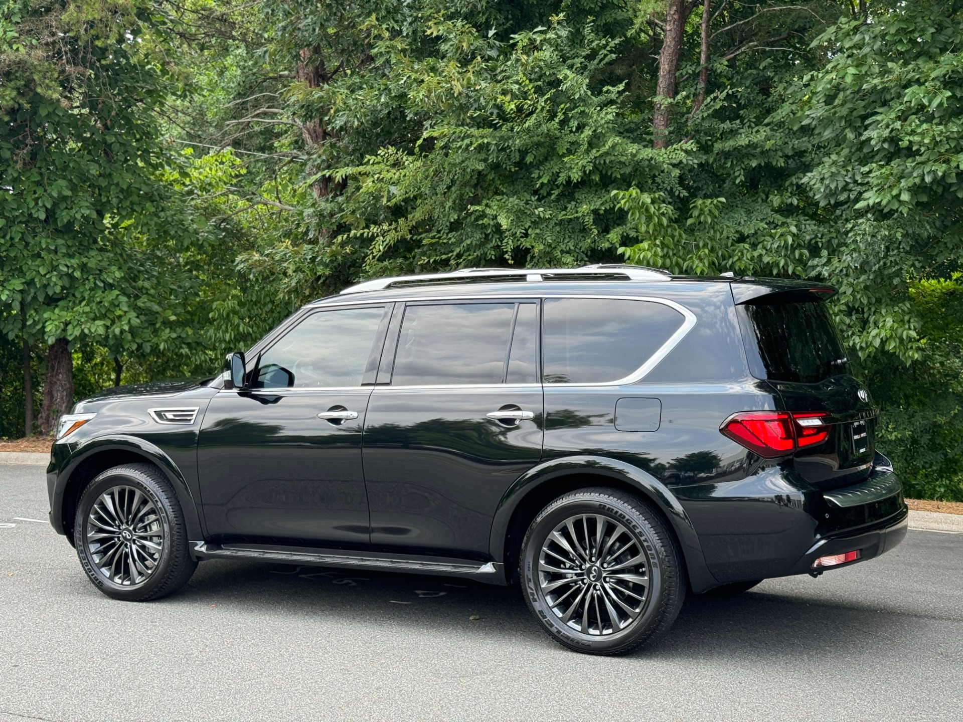 Used 2022 INFINITI QX80 LUXE PREMIUM SELECT INTERIOR / CARGO PKG / ALL SEASON PKG for sale Sold at Formula Imports in Charlotte NC 28227 7