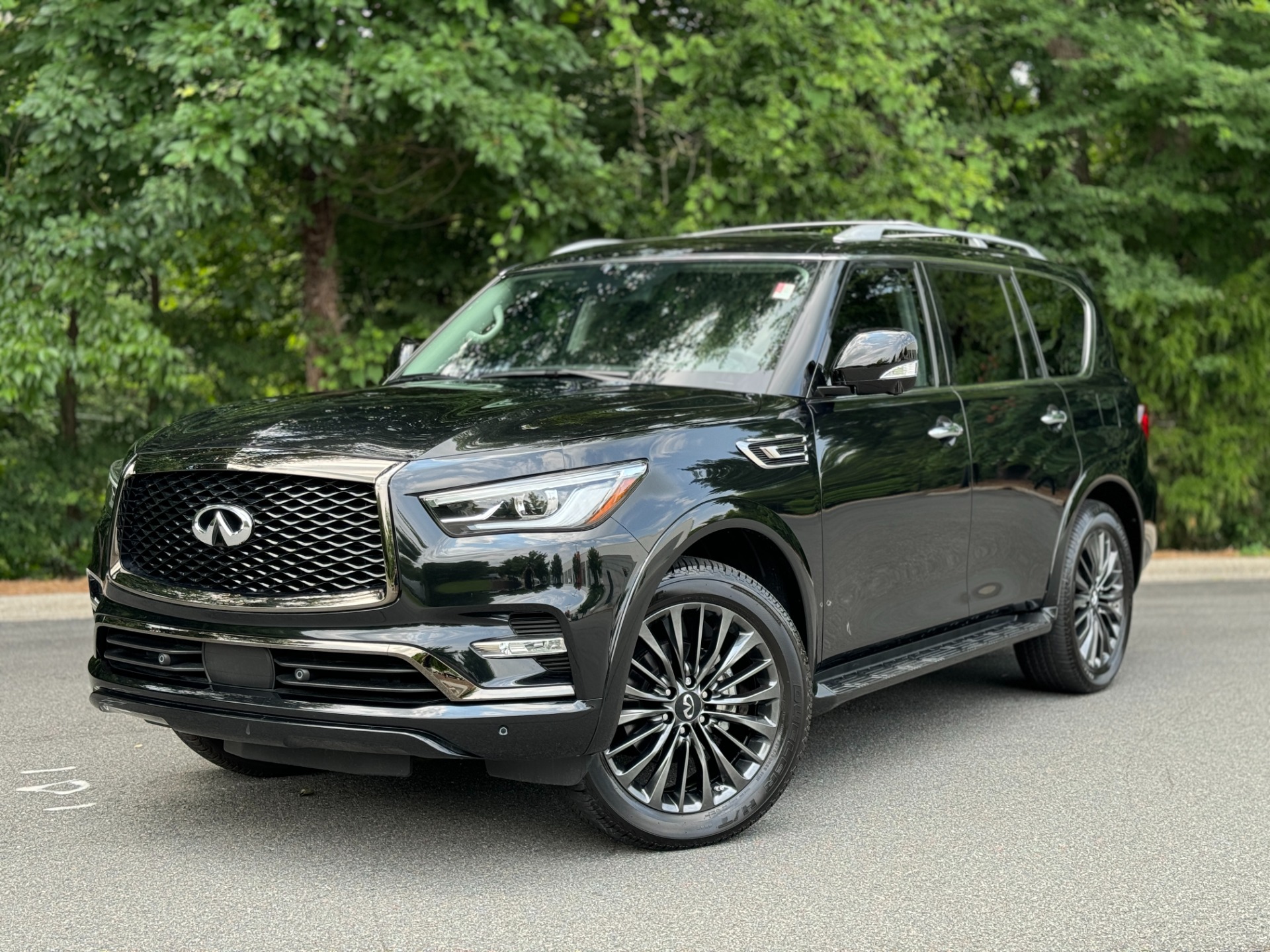 Used 2022 INFINITI QX80 LUXE PREMIUM SELECT INTERIOR / CARGO PKG / ALL SEASON PKG for sale Sold at Formula Imports in Charlotte NC 28227 1