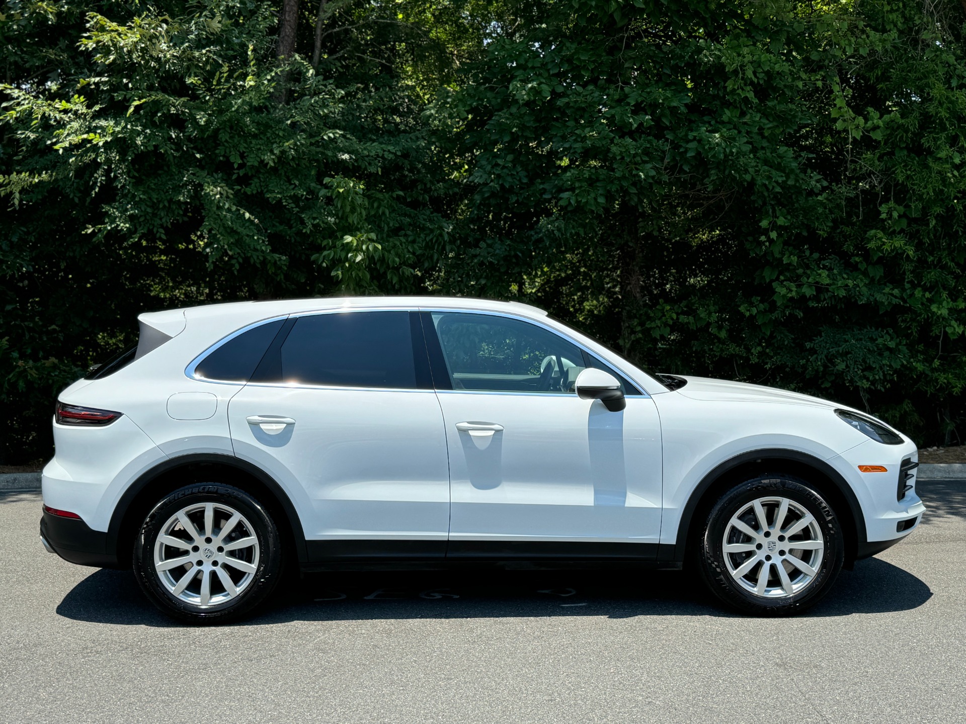Used 2023 Porsche Cayenne PANORAMIC SUNROOF / 19IN SPORT WHEELS for sale Sold at Formula Imports in Charlotte NC 28227 15