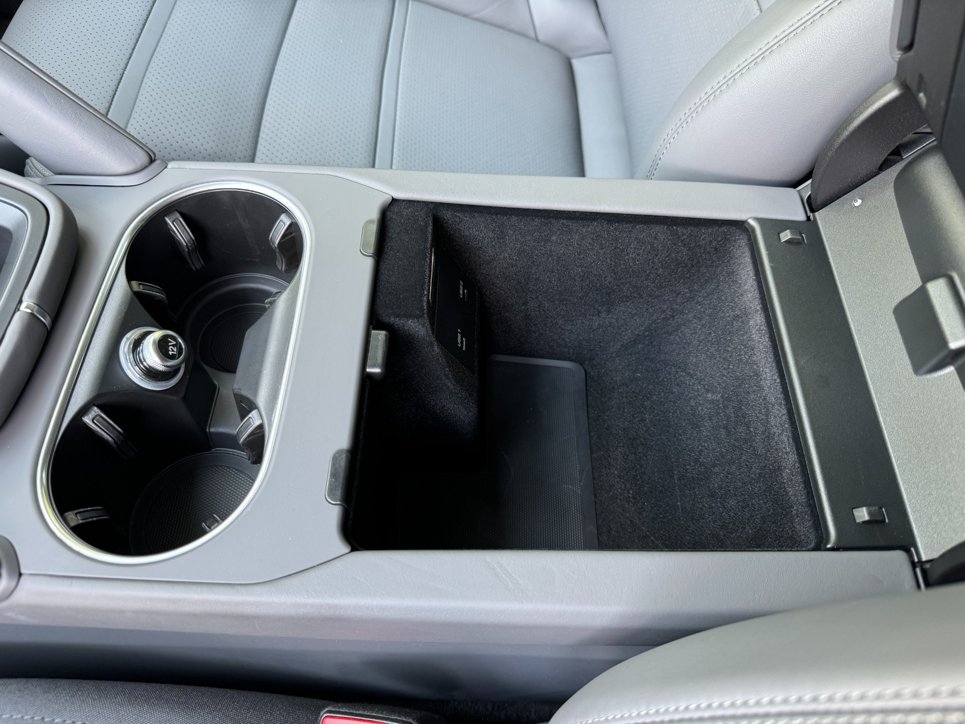Used 2023 Porsche Cayenne PANORAMIC SUNROOF / 19IN SPORT WHEELS for sale Sold at Formula Imports in Charlotte NC 28227 29