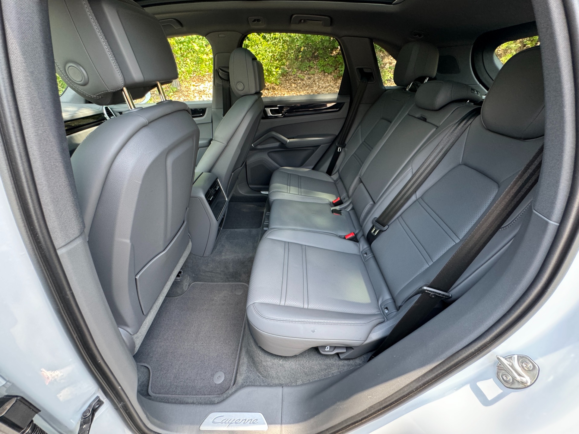 Used 2023 Porsche Cayenne PANORAMIC SUNROOF / 19IN SPORT WHEELS for sale Sold at Formula Imports in Charlotte NC 28227 33