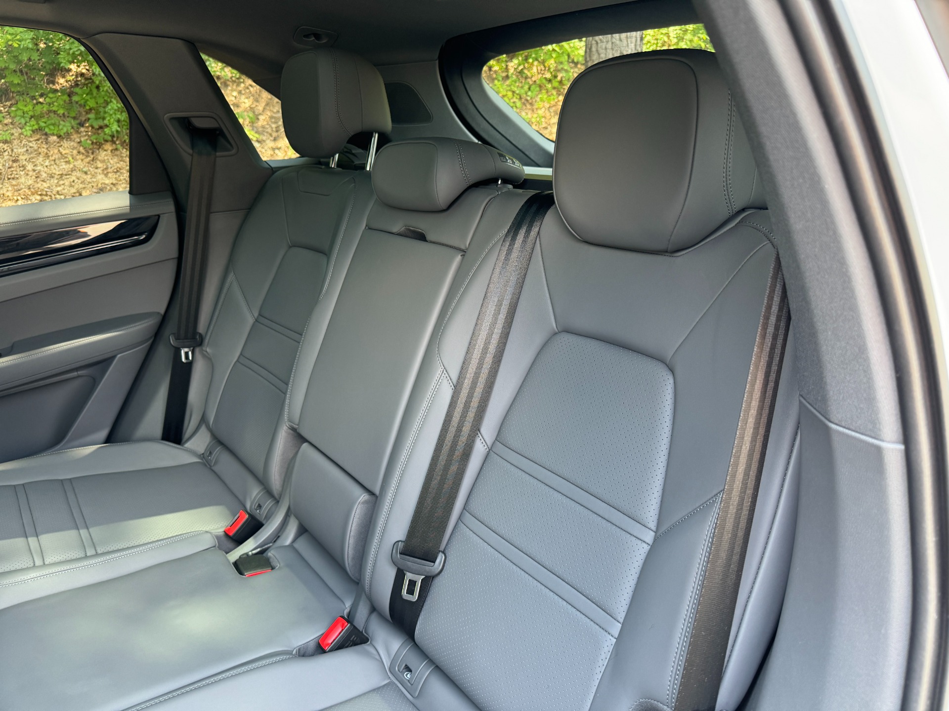 Used 2023 Porsche Cayenne PANORAMIC SUNROOF / 19IN SPORT WHEELS for sale Sold at Formula Imports in Charlotte NC 28227 35