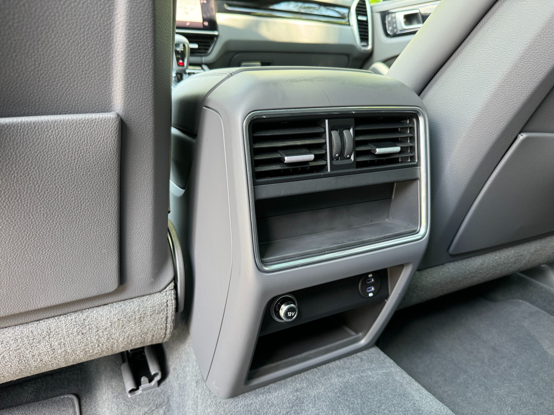 Used 2023 Porsche Cayenne PANORAMIC SUNROOF / 19IN SPORT WHEELS for sale Sold at Formula Imports in Charlotte NC 28227 37