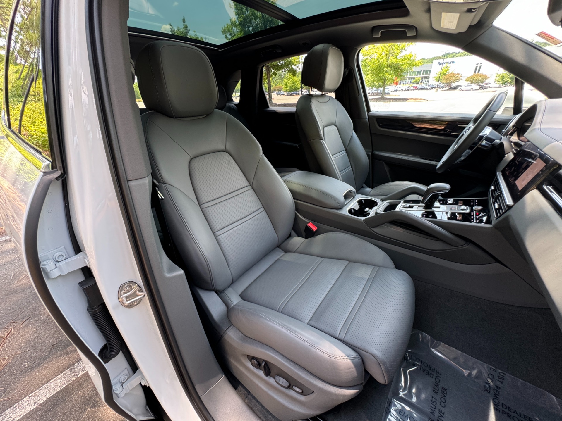 Used 2023 Porsche Cayenne PANORAMIC SUNROOF / 19IN SPORT WHEELS for sale Sold at Formula Imports in Charlotte NC 28227 40
