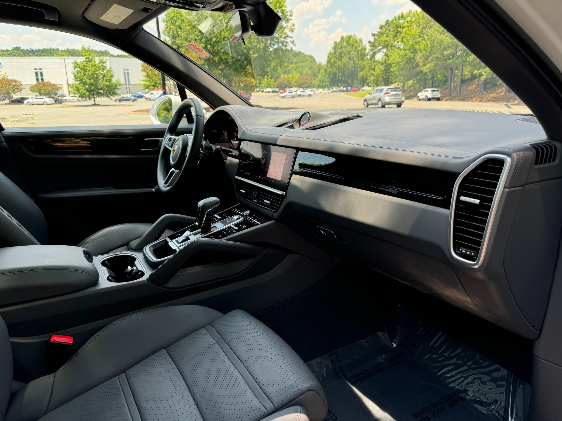 Used 2023 Porsche Cayenne PANORAMIC SUNROOF / 19IN SPORT WHEELS for sale Sold at Formula Imports in Charlotte NC 28227 43