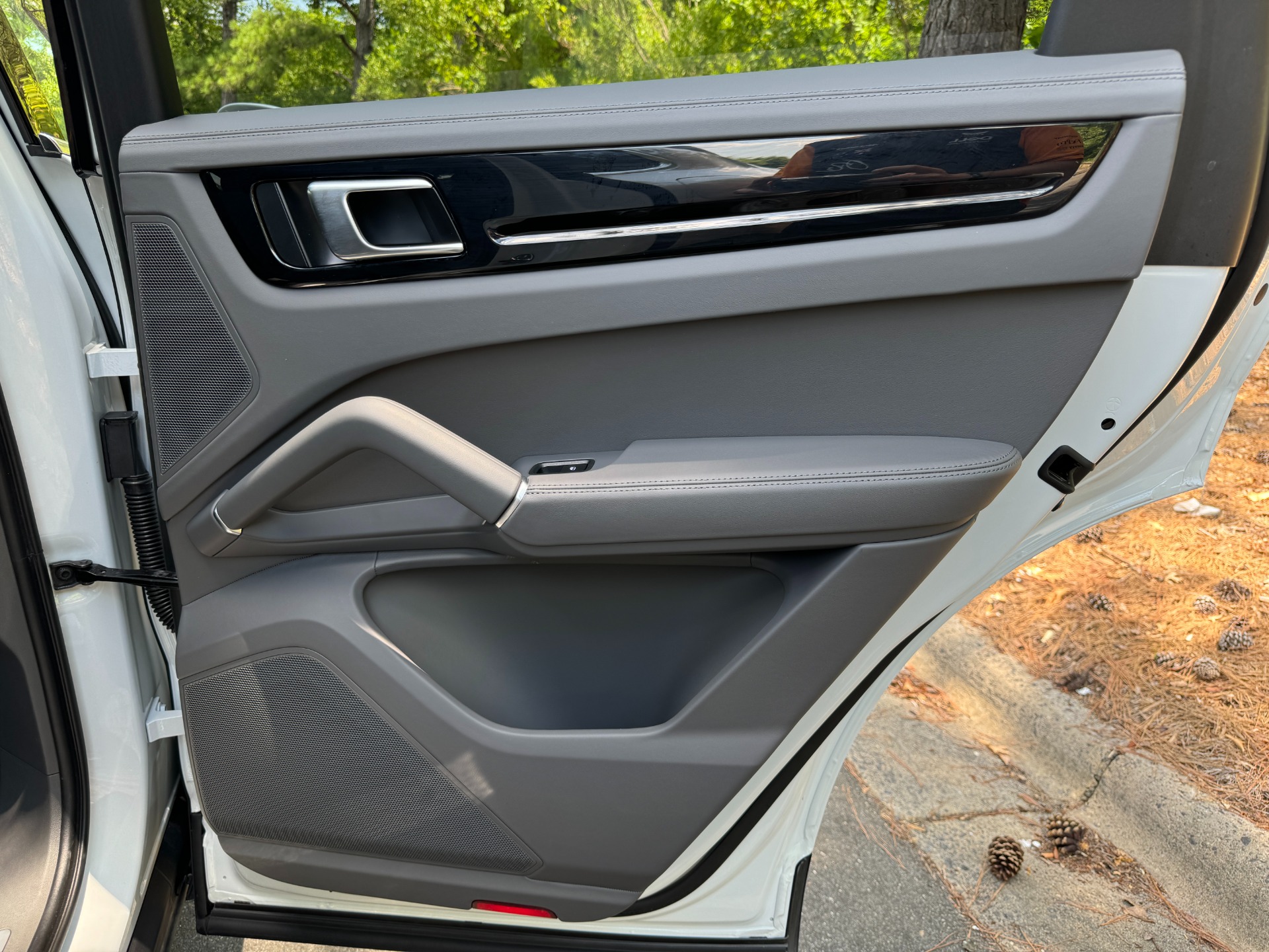 Used 2023 Porsche Cayenne PANORAMIC SUNROOF / 19IN SPORT WHEELS for sale Sold at Formula Imports in Charlotte NC 28227 44