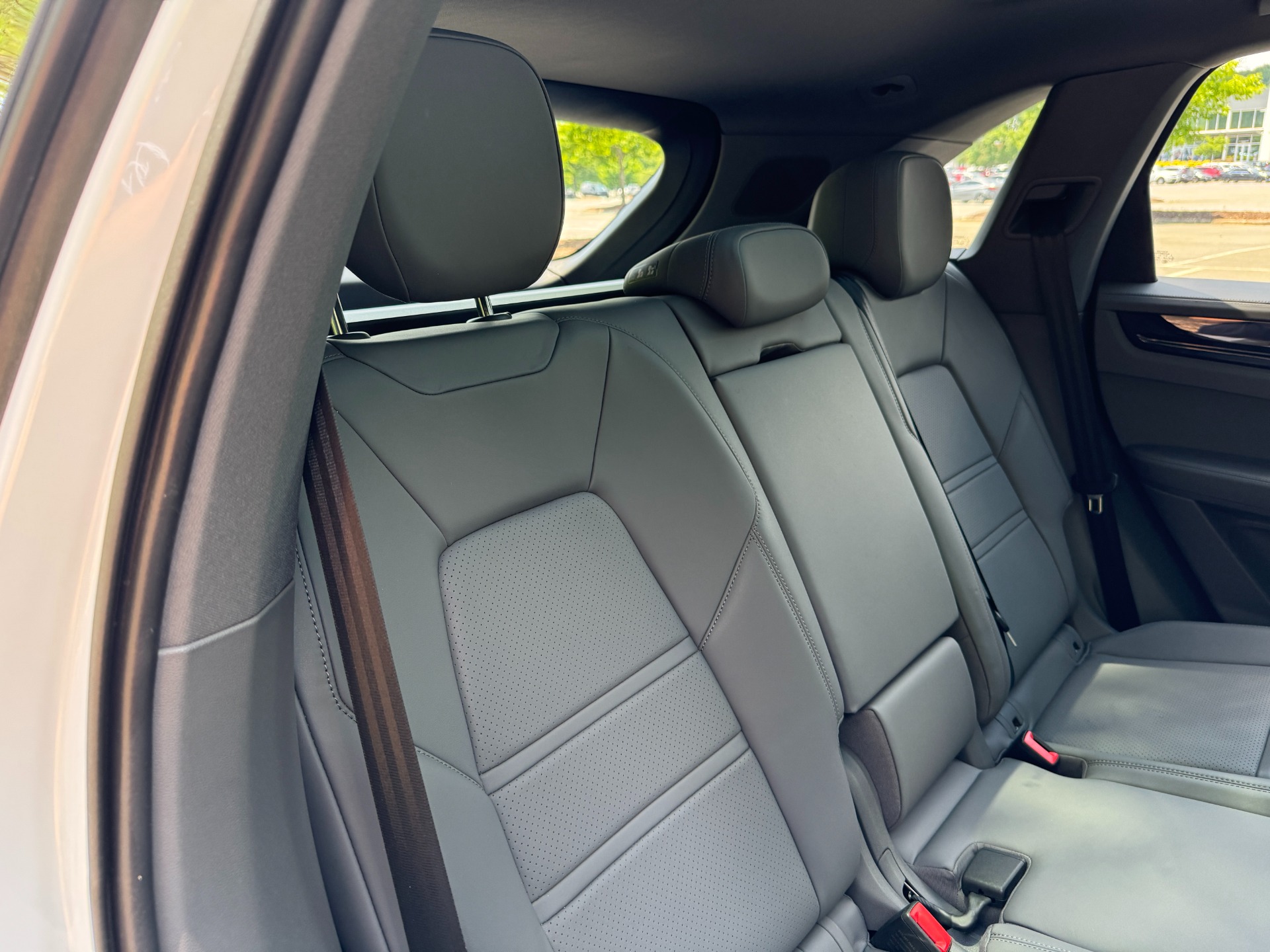 Used 2023 Porsche Cayenne PANORAMIC SUNROOF / 19IN SPORT WHEELS for sale Sold at Formula Imports in Charlotte NC 28227 47