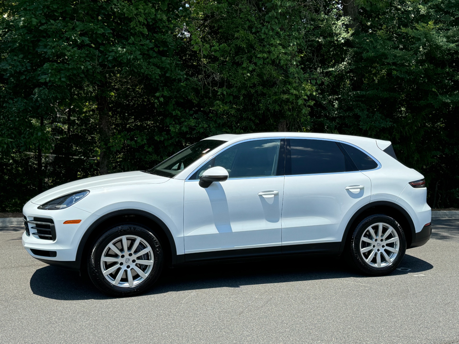 Used 2023 Porsche Cayenne PANORAMIC SUNROOF / 19IN SPORT WHEELS for sale Sold at Formula Imports in Charlotte NC 28227 5
