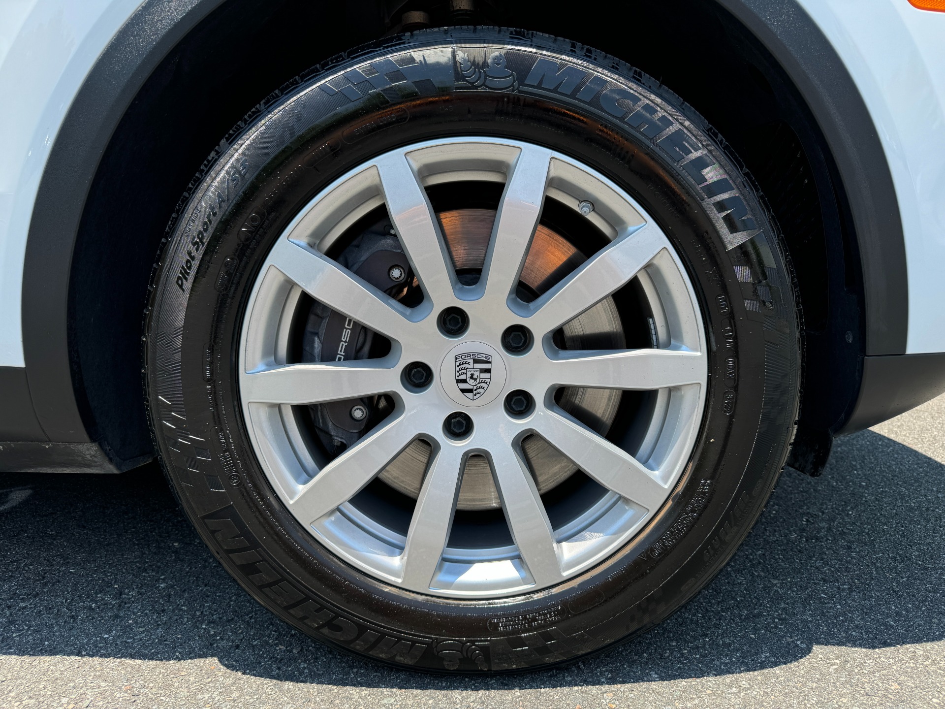 Used 2023 Porsche Cayenne PANORAMIC SUNROOF / 19IN SPORT WHEELS for sale Sold at Formula Imports in Charlotte NC 28227 54