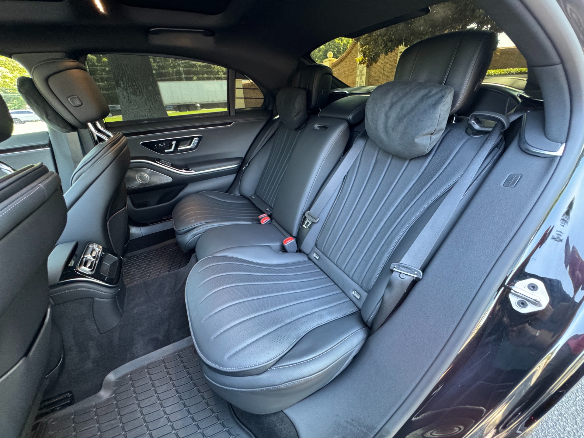 Used 2023 Mercedes-Benz S500 AMG AMG / 3D TECH / NIGHT PKG / 20 AMG for sale Sold at Formula Imports in Charlotte NC 28227 37