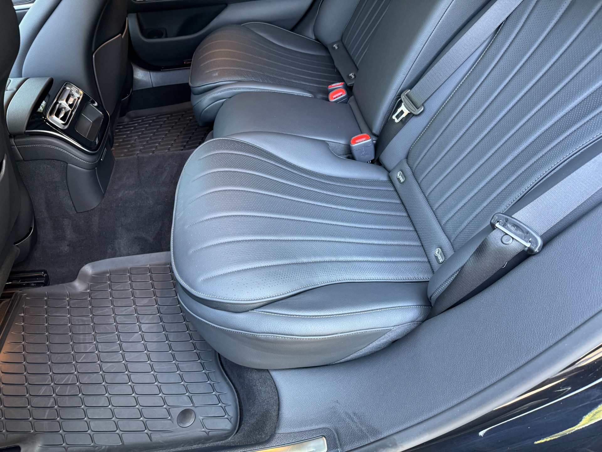 Used 2023 Mercedes-Benz S500 AMG AMG / 3D TECH / NIGHT PKG / 20 AMG for sale Sold at Formula Imports in Charlotte NC 28227 39