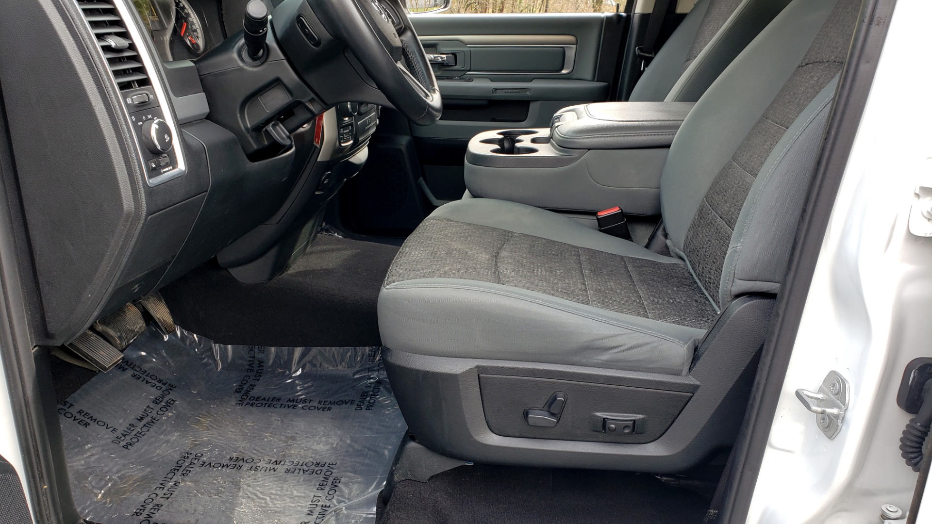 Used 2016 Ram 1500 BIG HORN QUAD CAB 4X4 / 5.7L HEMI V8 / 8-SPD AUTO for sale Sold at Formula Imports in Charlotte NC 28227 32