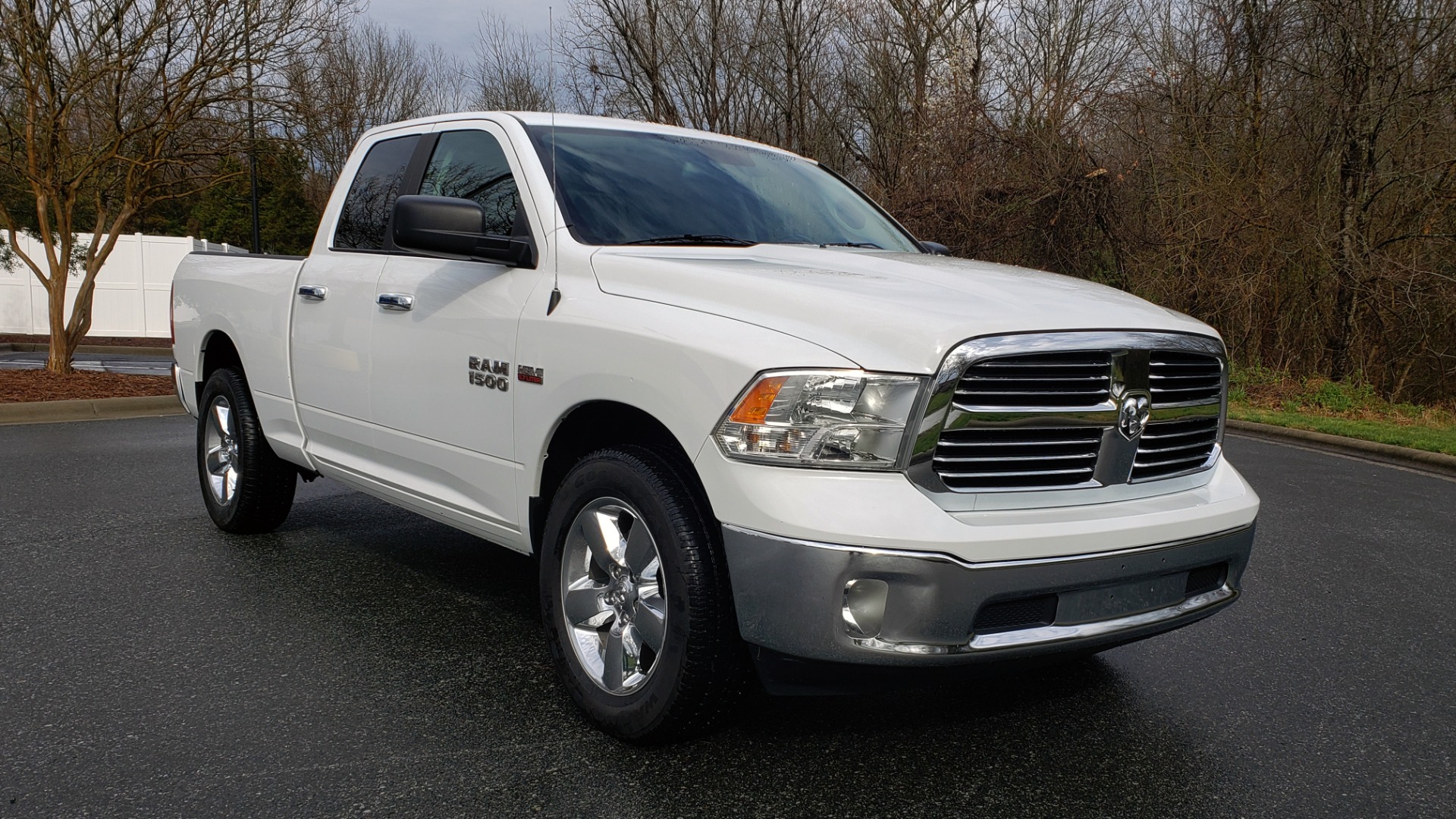 Used 2016 Ram 1500 BIG HORN QUAD CAB 4X4 / 5.7L HEMI V8 / 8-SPD AUTO for sale Sold at Formula Imports in Charlotte NC 28227 4