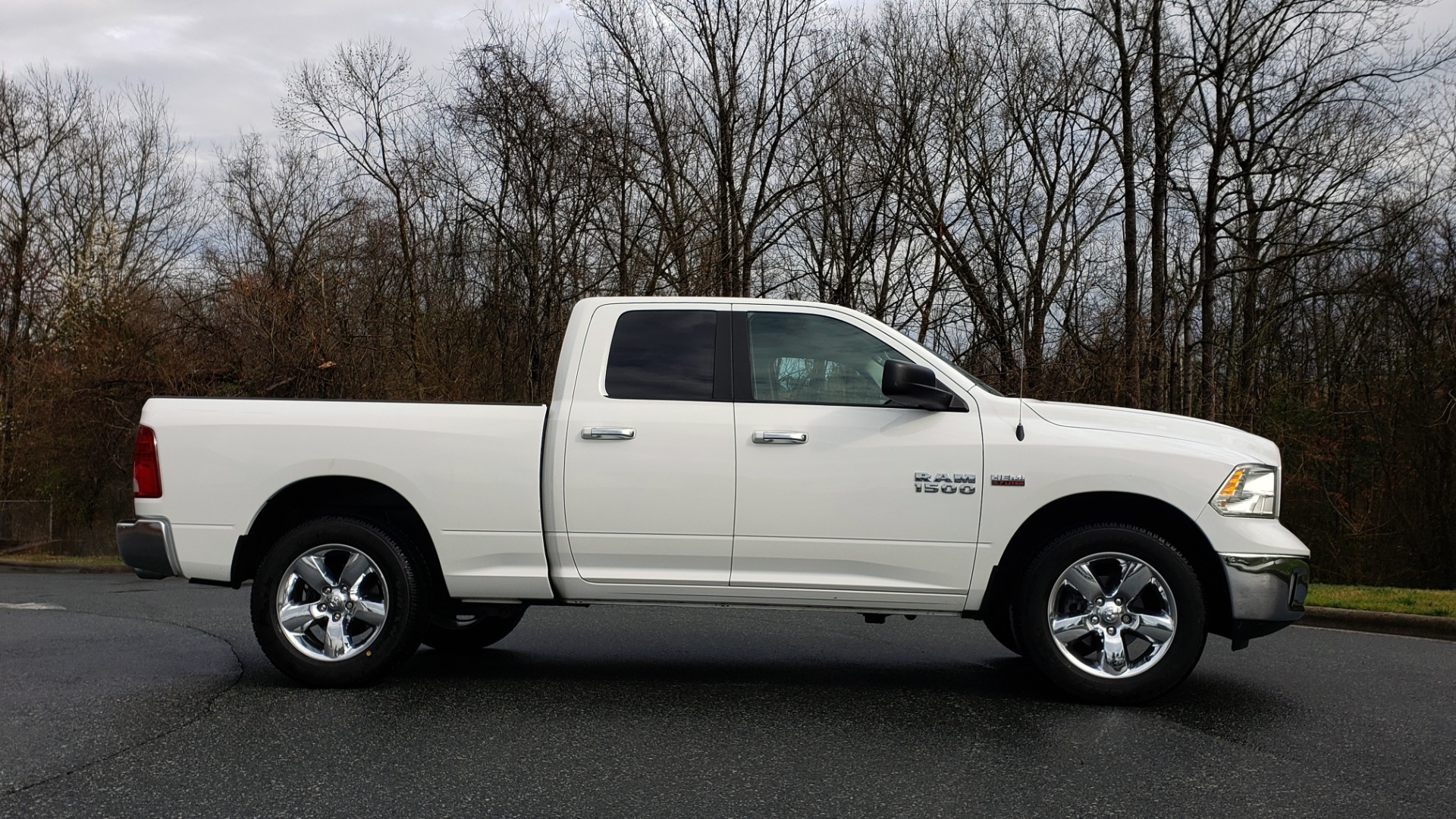 Used 2016 Ram 1500 BIG HORN QUAD CAB 4X4 / 5.7L HEMI V8 / 8-SPD AUTO for sale Sold at Formula Imports in Charlotte NC 28227 5