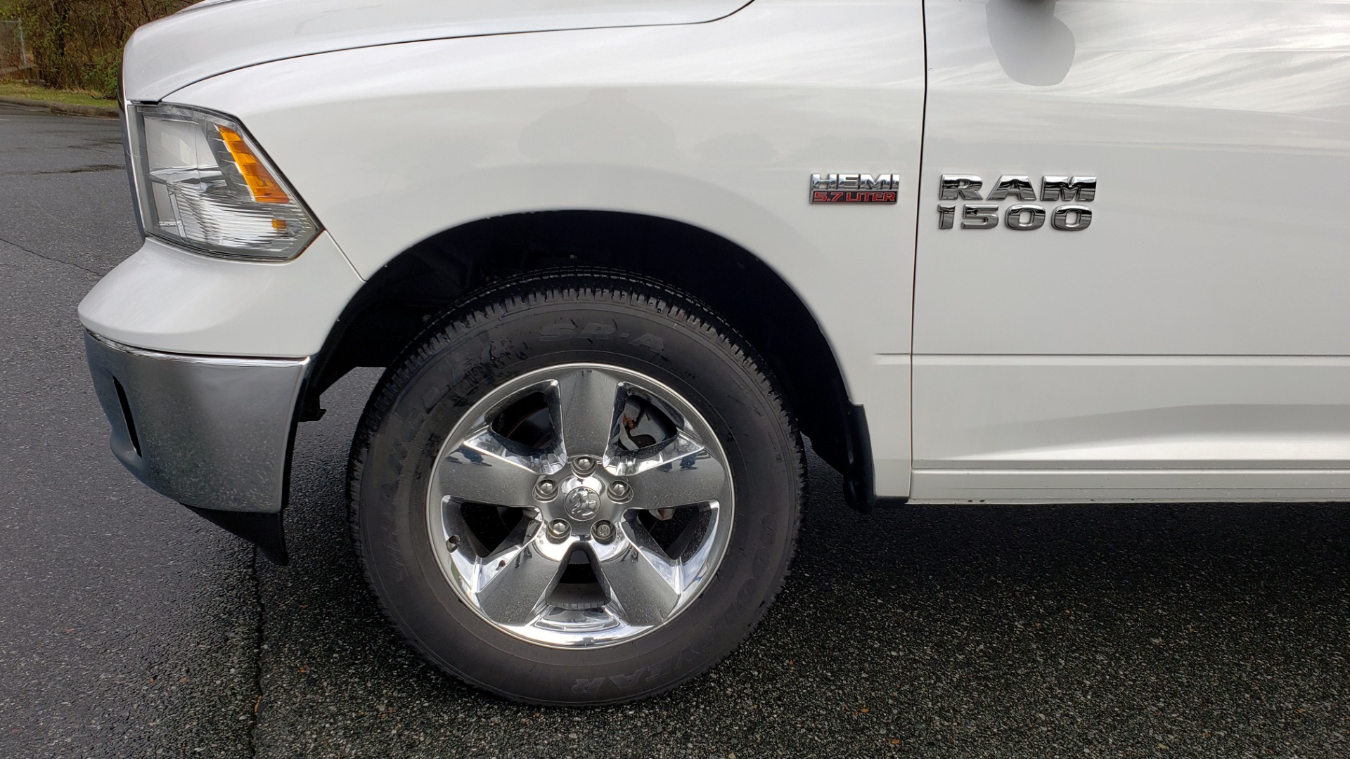 Used 2016 Ram 1500 BIG HORN QUAD CAB 4X4 / 5.7L HEMI V8 / 8-SPD AUTO for sale Sold at Formula Imports in Charlotte NC 28227 71