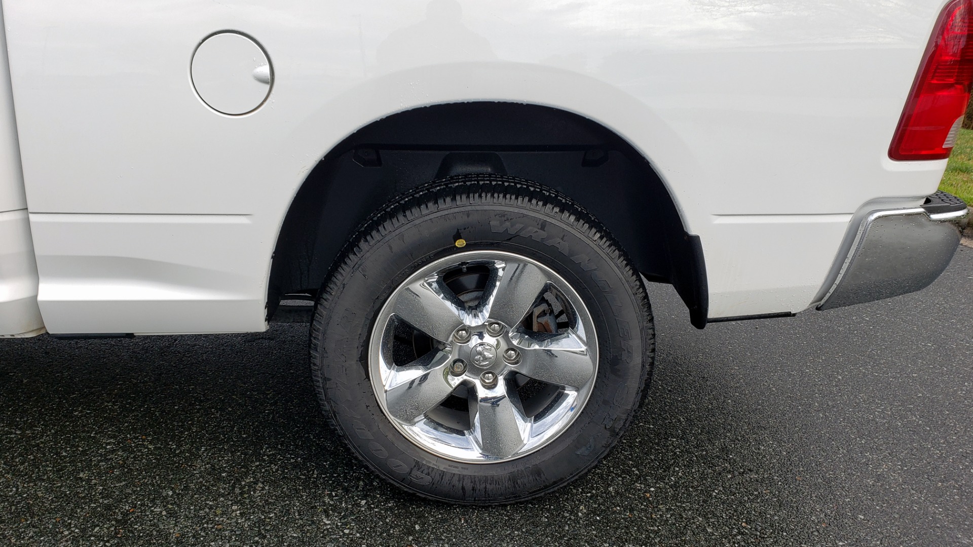 Used 2016 Ram 1500 BIG HORN QUAD CAB 4X4 / 5.7L HEMI V8 / 8-SPD AUTO for sale Sold at Formula Imports in Charlotte NC 28227 72