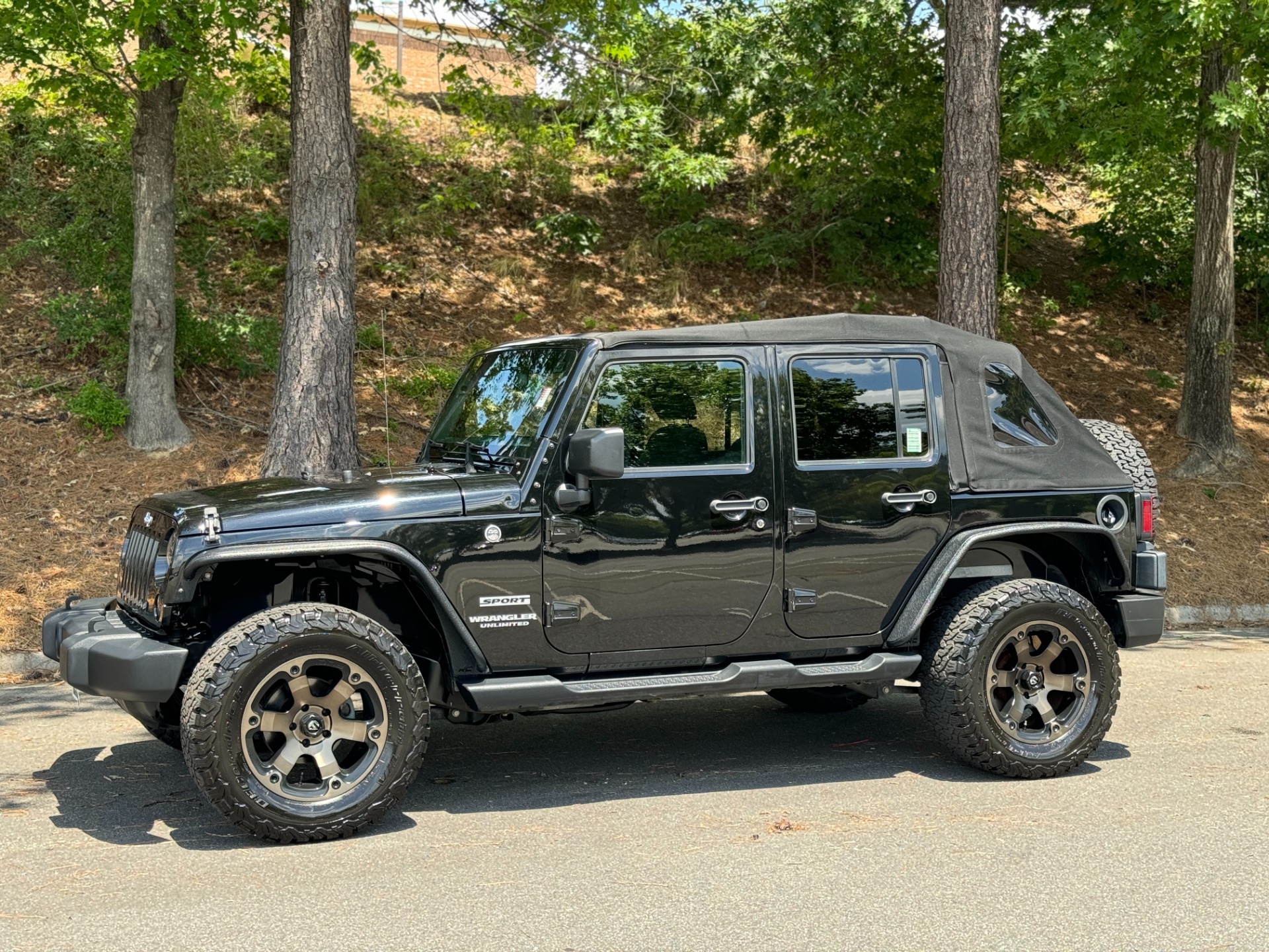 Used 2016 Jeep Wrangler Unlimited Sport POWER MYTOP / FUEL WHEELS / OFFROAD TIRES for sale Sold at Formula Imports in Charlotte NC 28227 5