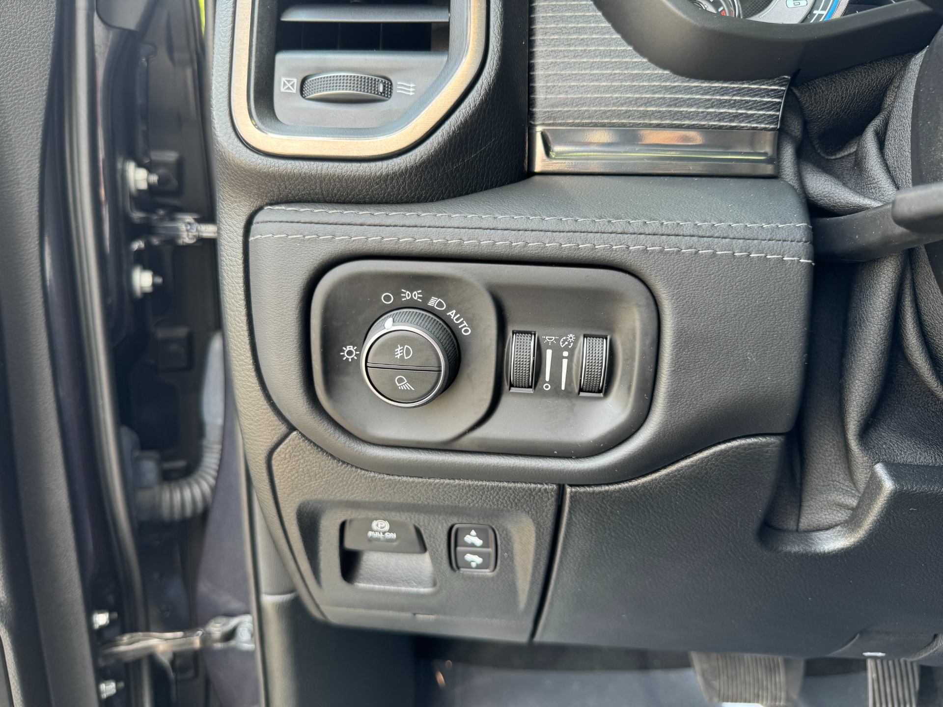 Used 2021 Ram 1500 Limited TECH PKG / LVEL 1 EQ PKG / HARMON KARDON / 22IN WHEELS for sale Sold at Formula Imports in Charlotte NC 28227 31