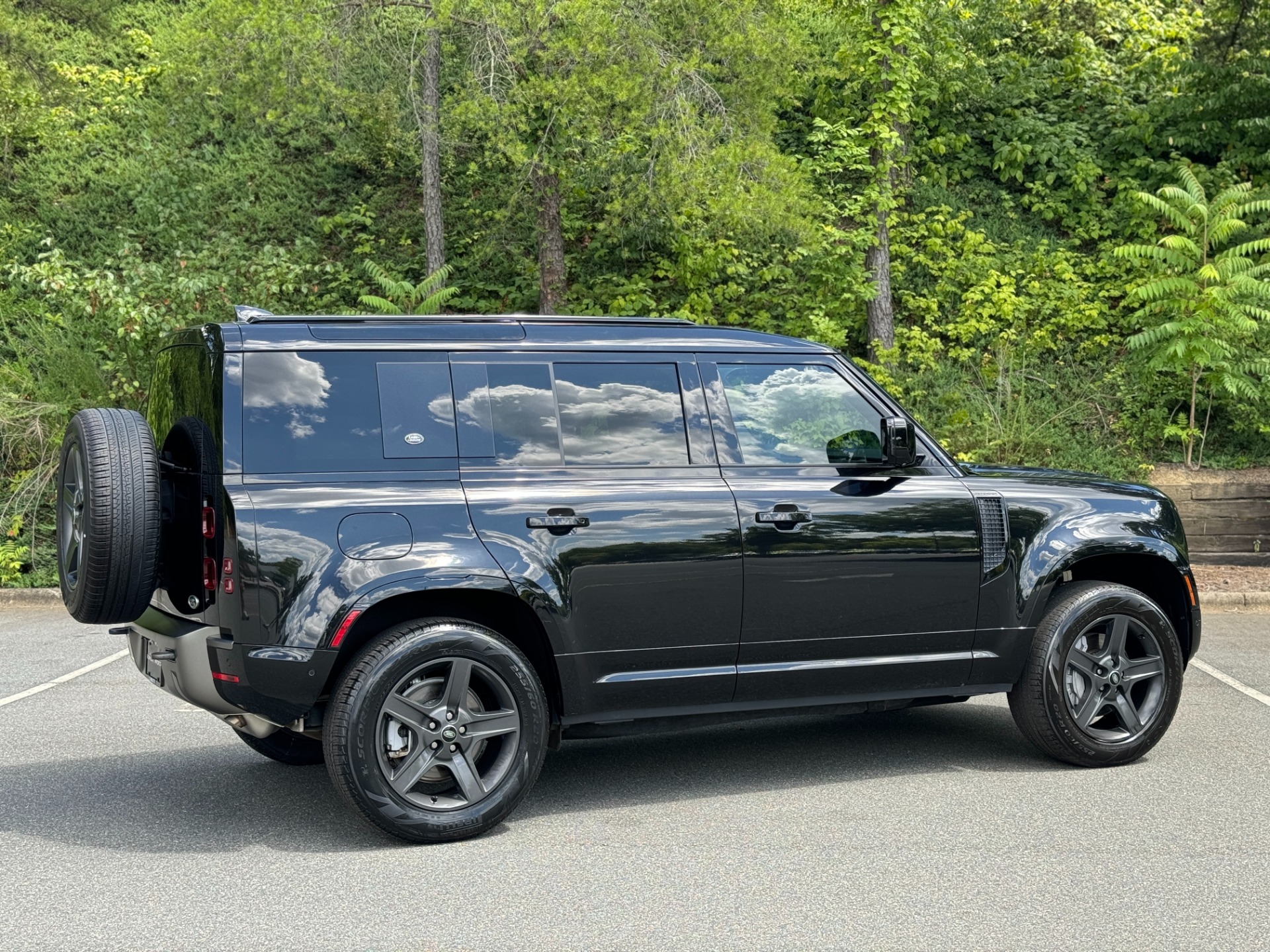 Used 2023 Land Rover Defender X-Dynamic SE for sale Sold at Formula Imports in Charlotte NC 28227 13