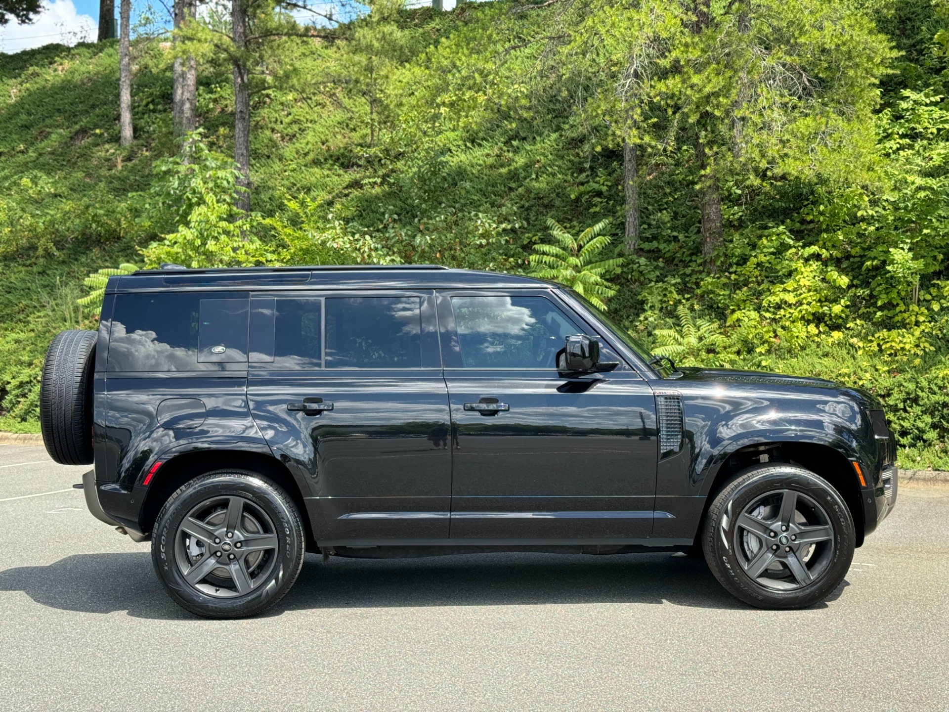 Used 2023 Land Rover Defender X-Dynamic SE for sale Sold at Formula Imports in Charlotte NC 28227 14