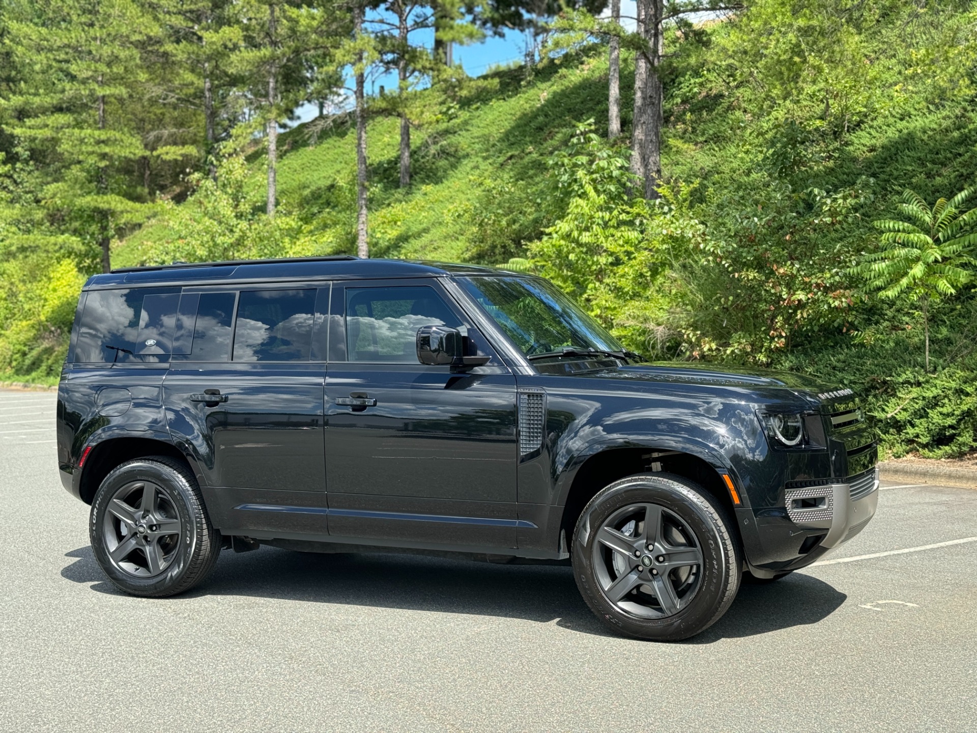 Used 2023 Land Rover Defender X-Dynamic SE for sale Sold at Formula Imports in Charlotte NC 28227 15