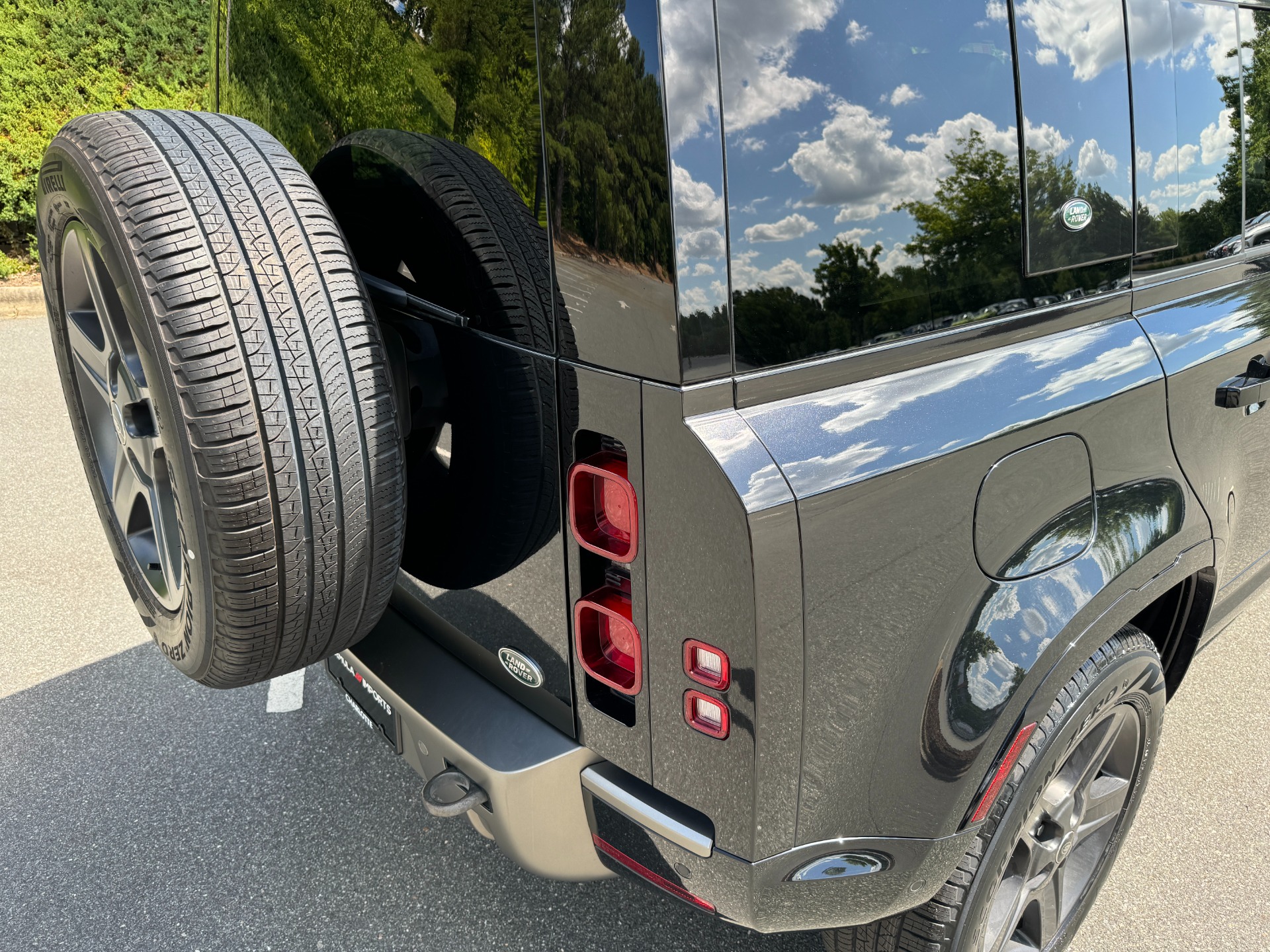 Used 2023 Land Rover Defender X-Dynamic SE for sale Sold at Formula Imports in Charlotte NC 28227 18