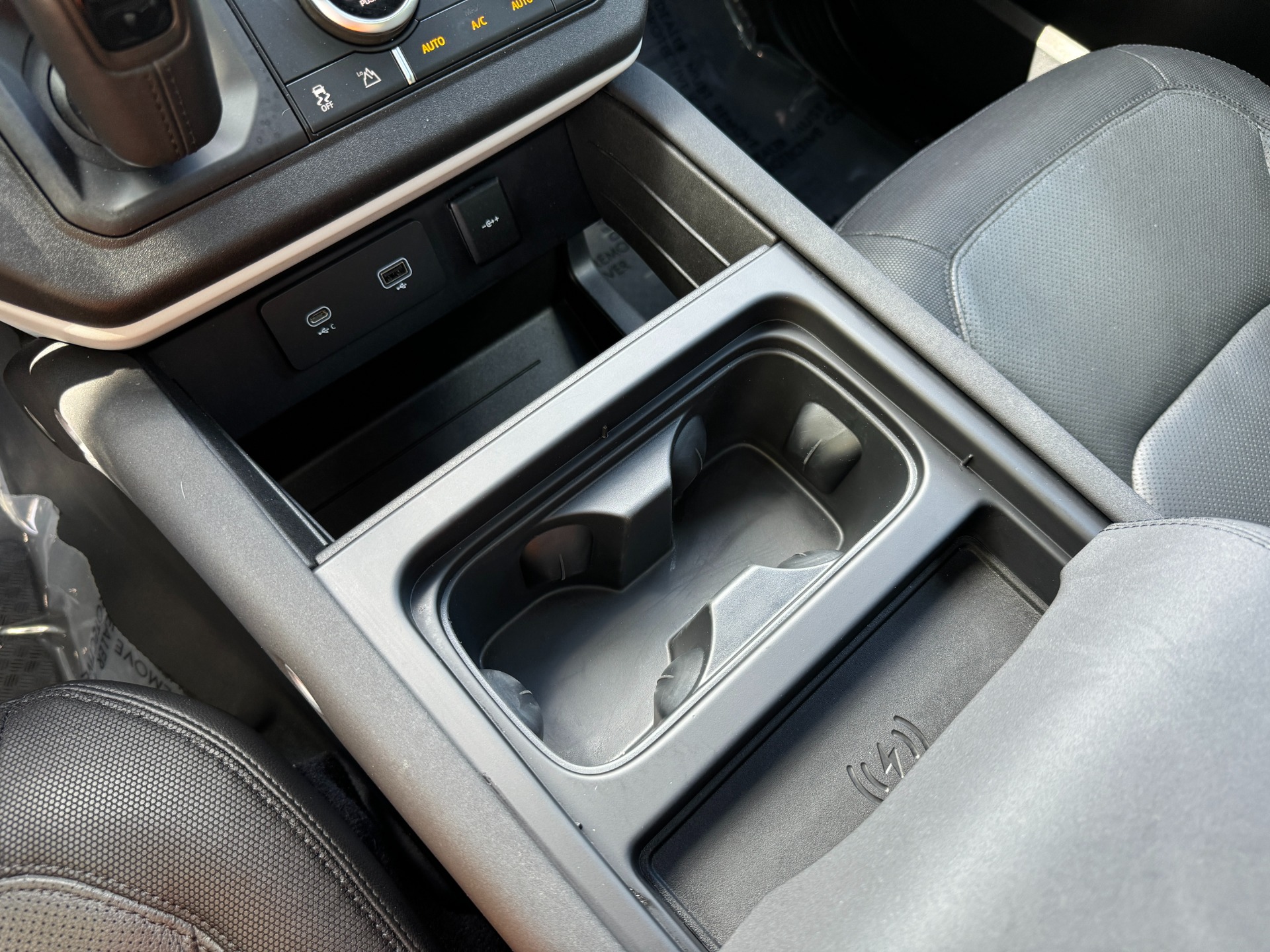 Used 2023 Land Rover Defender X-Dynamic SE for sale Sold at Formula Imports in Charlotte NC 28227 33