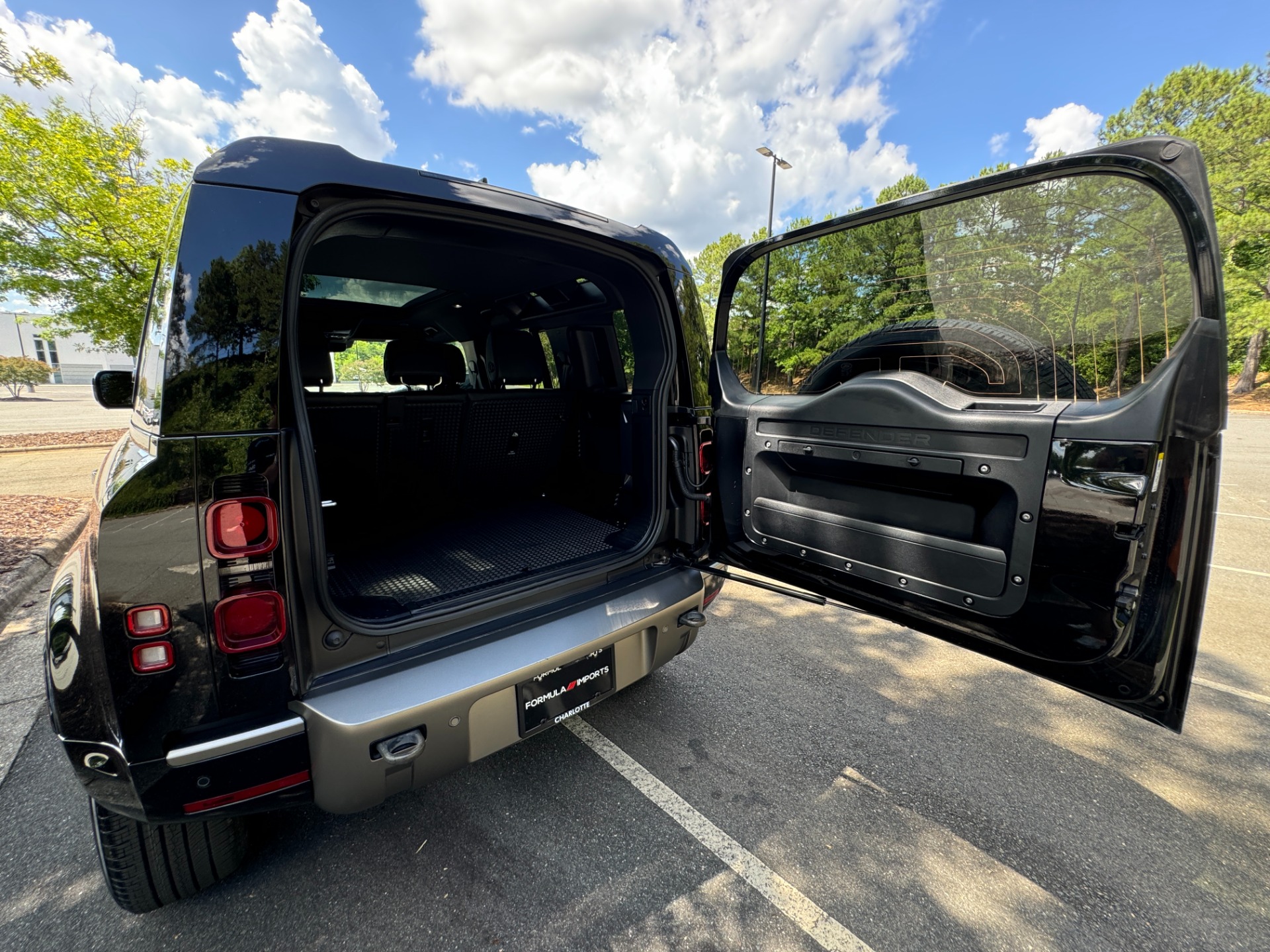 Used 2023 Land Rover Defender X-Dynamic SE for sale Sold at Formula Imports in Charlotte NC 28227 54
